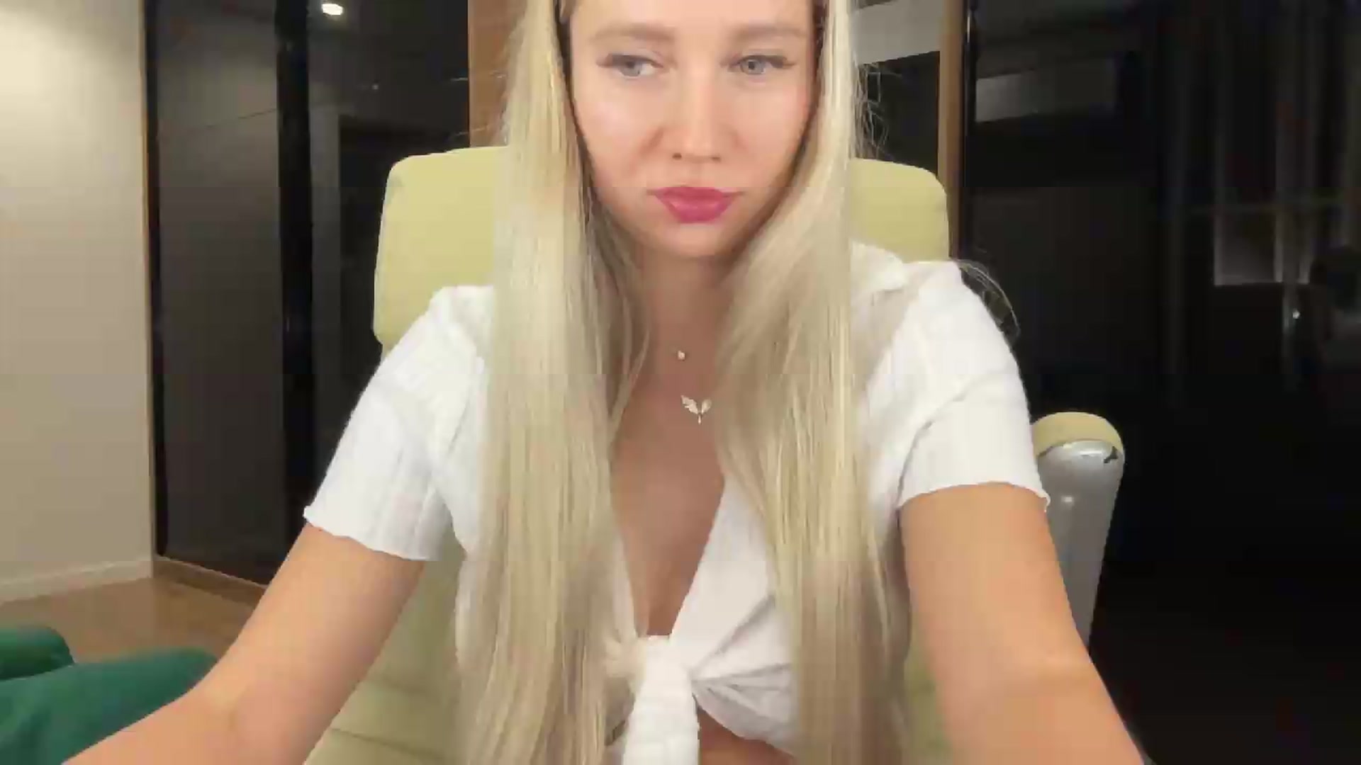 Gallery image thumbnail from Miss_Sylvia's myfreecams stream on, 09/01/2026, 19:04 image 7 of 20