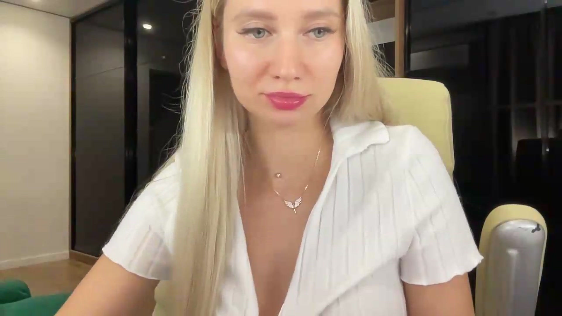 Gallery image thumbnail from Miss_Sylvia's myfreecams stream on, 09/01/2026, 19:04 image 3 of 20