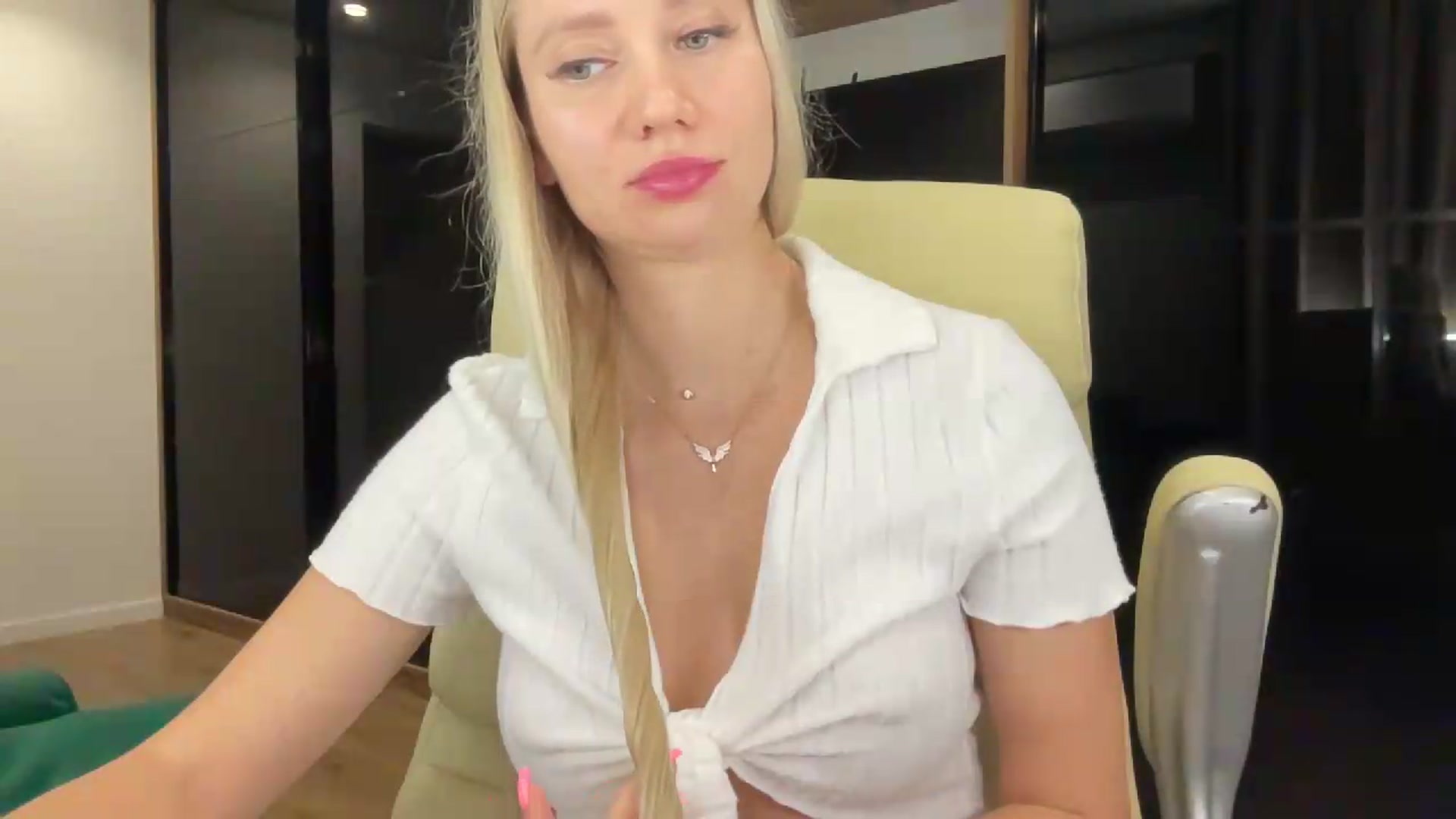 Gallery image thumbnail from Miss_Sylvia's myfreecams stream on, 09/01/2026, 19:04 image 10 of 20