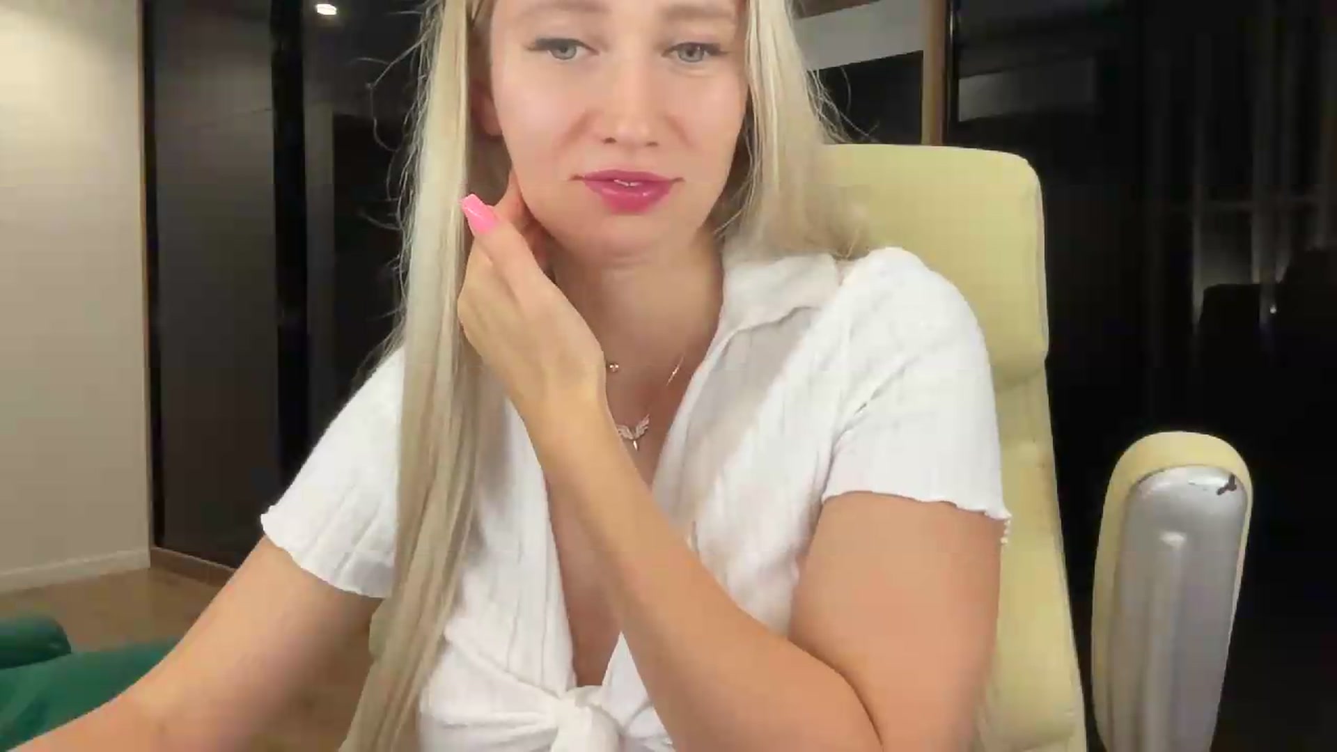 Gallery image thumbnail from Miss_Sylvia's myfreecams stream on, 09/01/2026, 19:04 image 6 of 20