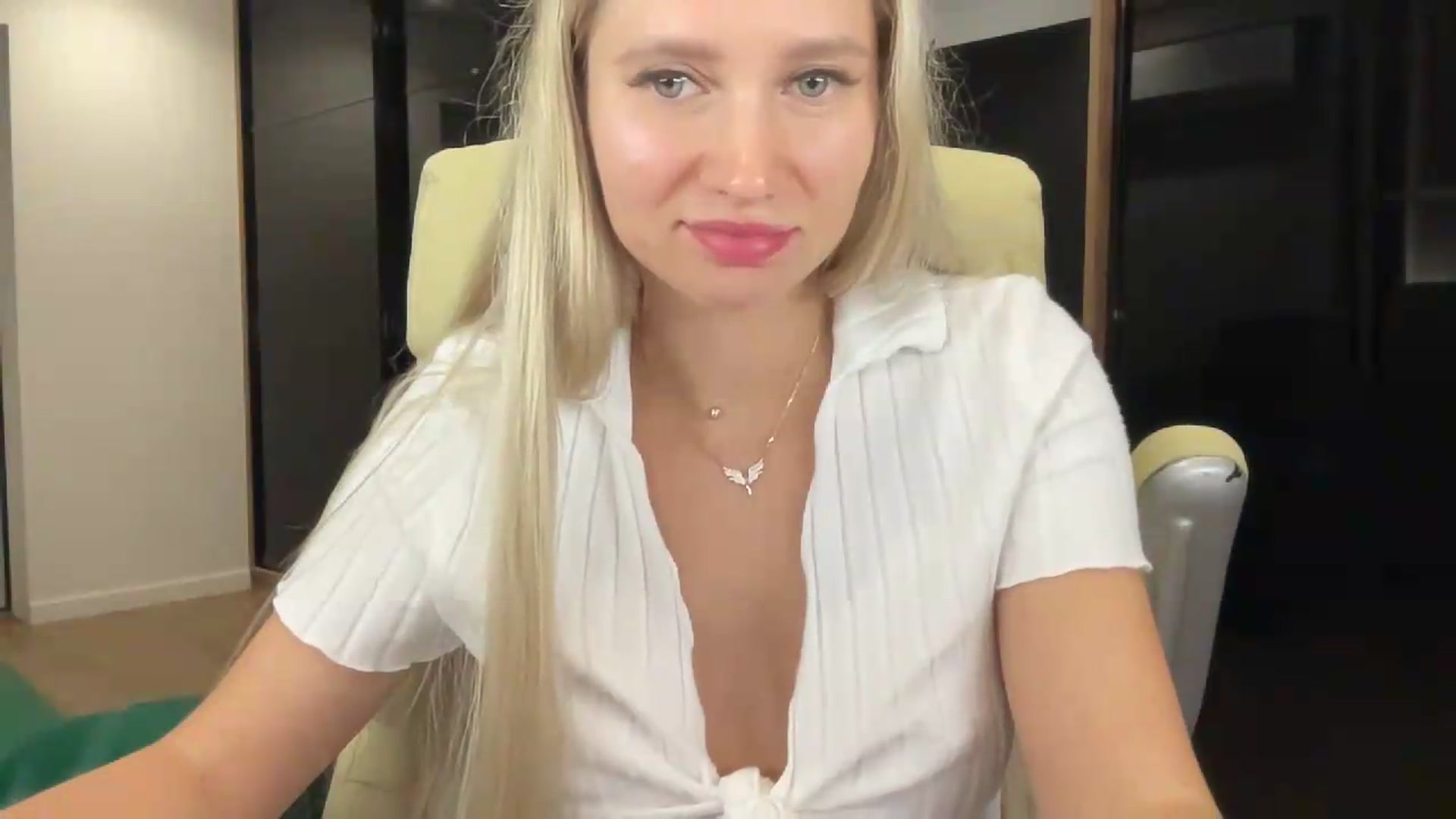 Gallery image thumbnail from Miss_Sylvia's myfreecams stream on, 09/01/2026, 22:18 image 16 of 20