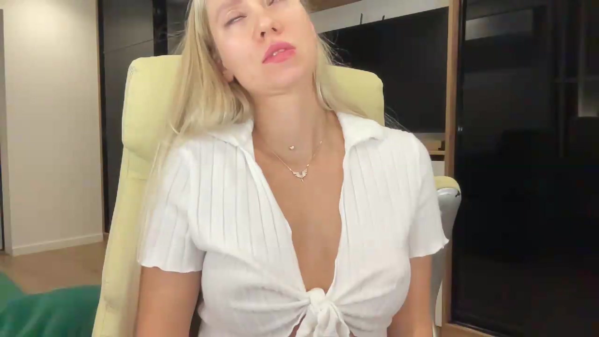 Gallery image thumbnail from Miss_Sylvia's myfreecams stream on, 09/01/2026, 22:18 image 15 of 20