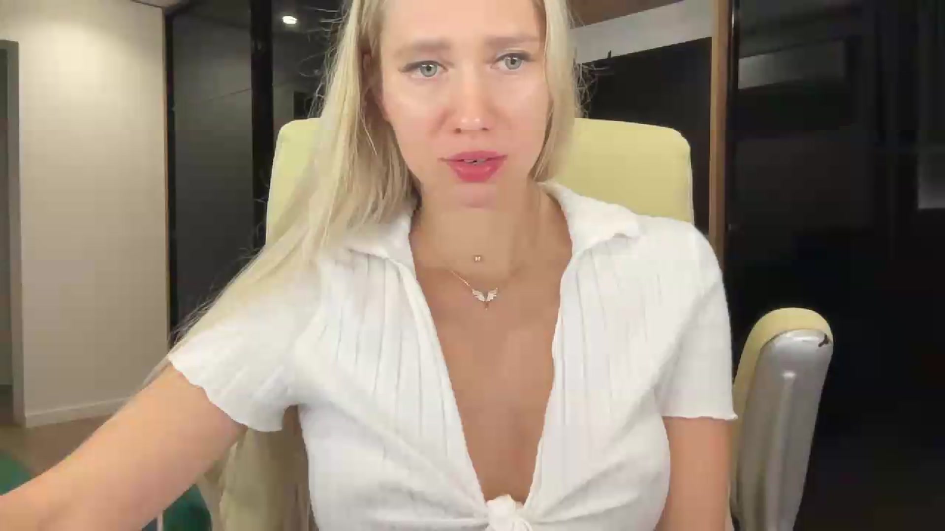 Gallery image thumbnail from Miss_Sylvia's myfreecams stream on, 09/01/2026, 22:18 image 9 of 20
