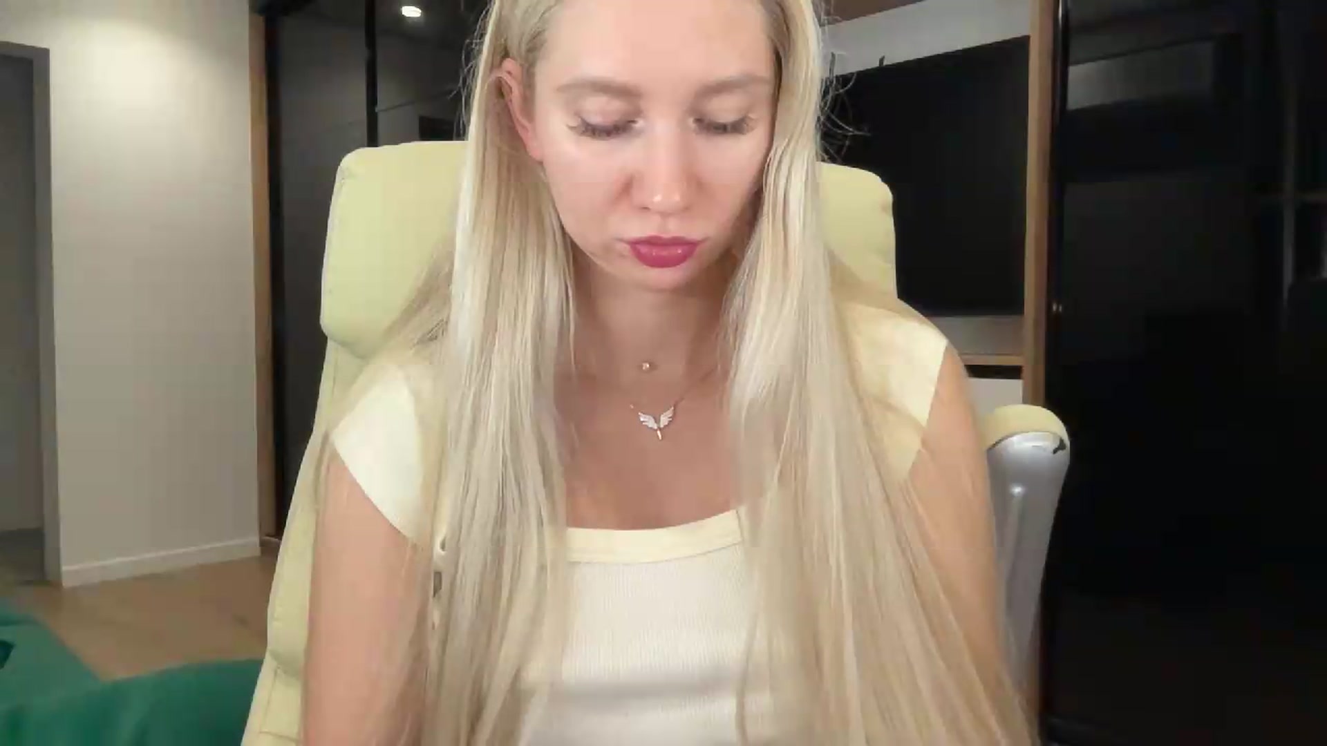 Gallery image thumbnail from Miss_Sylvia's myfreecams stream on, 09/05/2026, 19:50 image 6 of 20