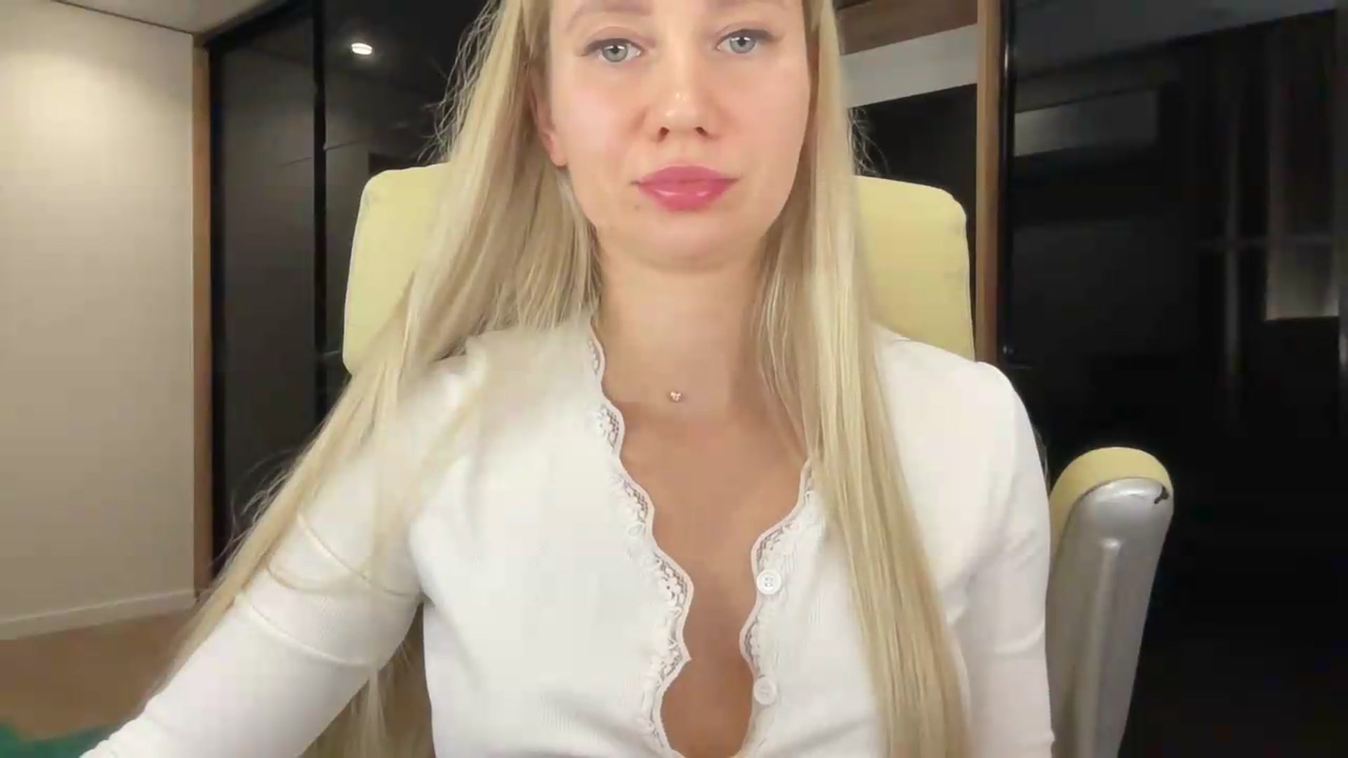 Gallery image thumbnail from Miss_Sylvia's myfreecams stream on, 09/06/2026, 18:32 image 7 of 20