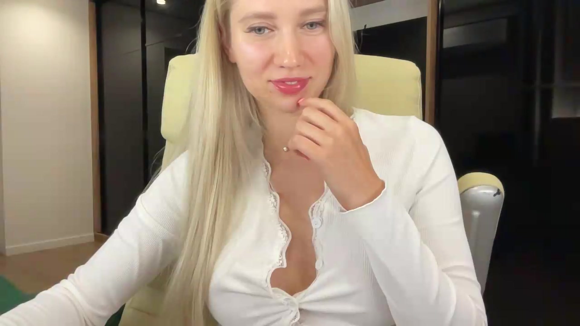 Gallery image thumbnail from Miss_Sylvia's myfreecams stream on, 09/06/2026, 20:58 image 17 of 20
