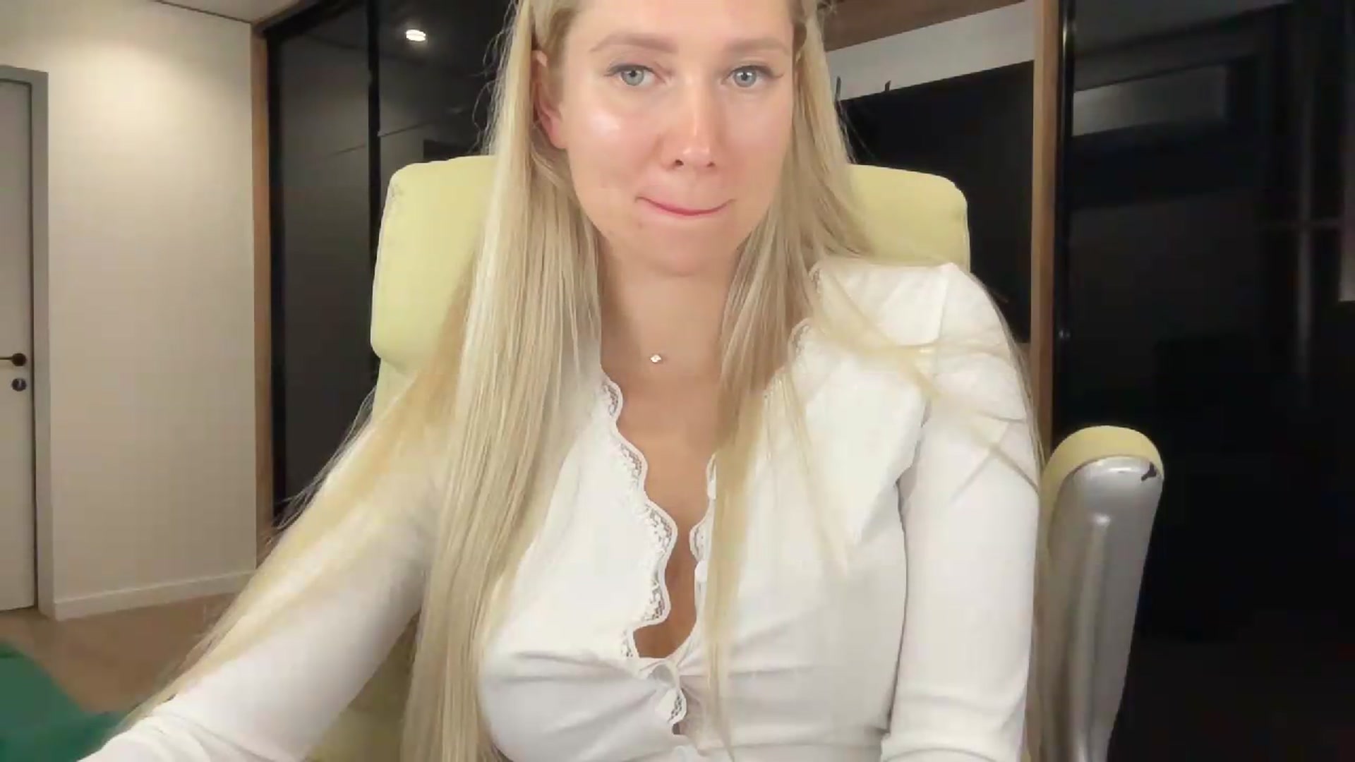Gallery image thumbnail from Miss_Sylvia's myfreecams stream on, 09/06/2026, 23:10 image 18 of 20