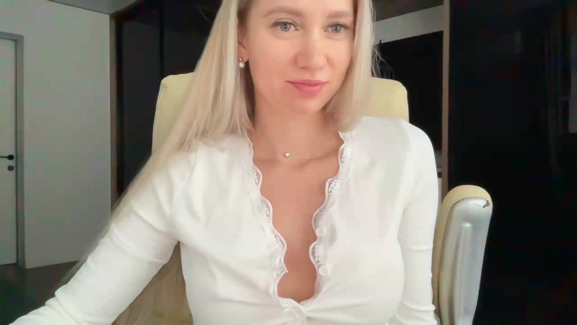 Gallery image thumbnail from Miss_Sylvia's myfreecams stream on, 09/12/2026, 14:51 image 15 of 20