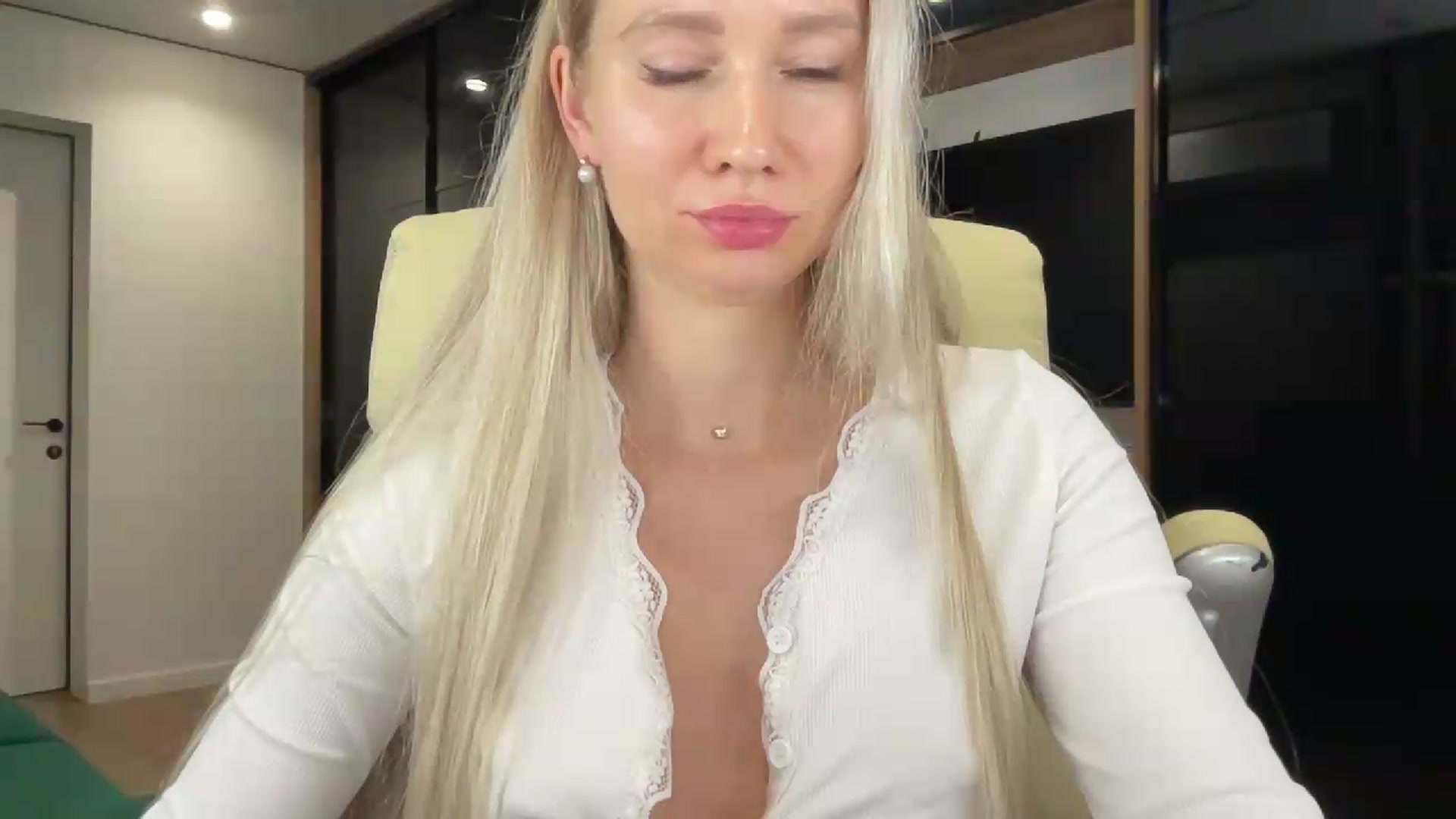 Gallery image thumbnail from Miss_Sylvia's myfreecams stream on, 09/12/2026, 20:02 image 4 of 20