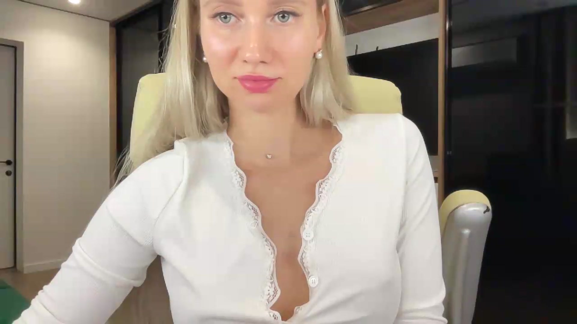 Gallery image thumbnail from Miss_Sylvia's myfreecams stream on, 09/12/2026, 21:37 image 11 of 20