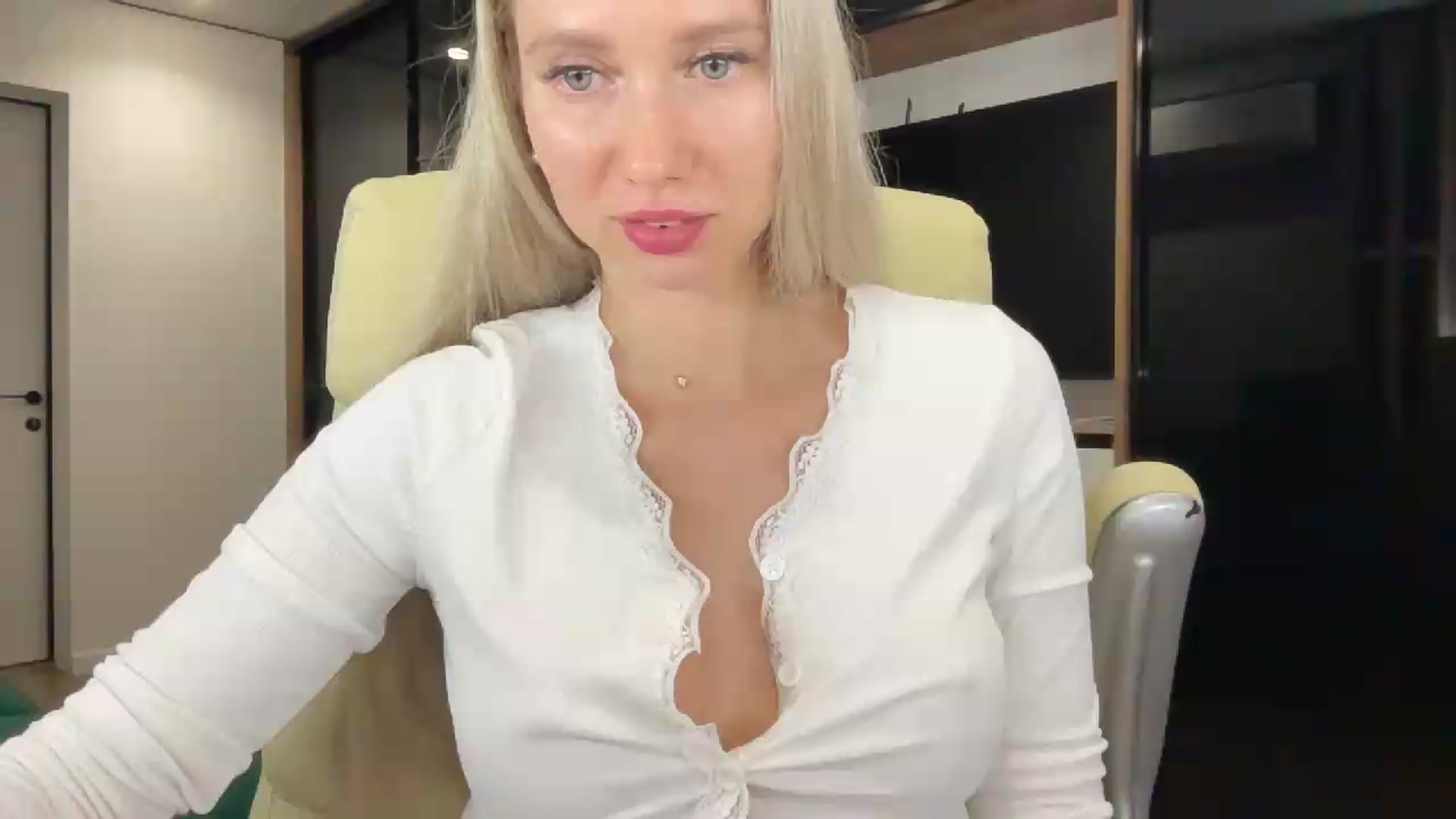 Gallery image thumbnail from Miss_Sylvia's myfreecams stream on, 09/12/2026, 21:37 image 4 of 20