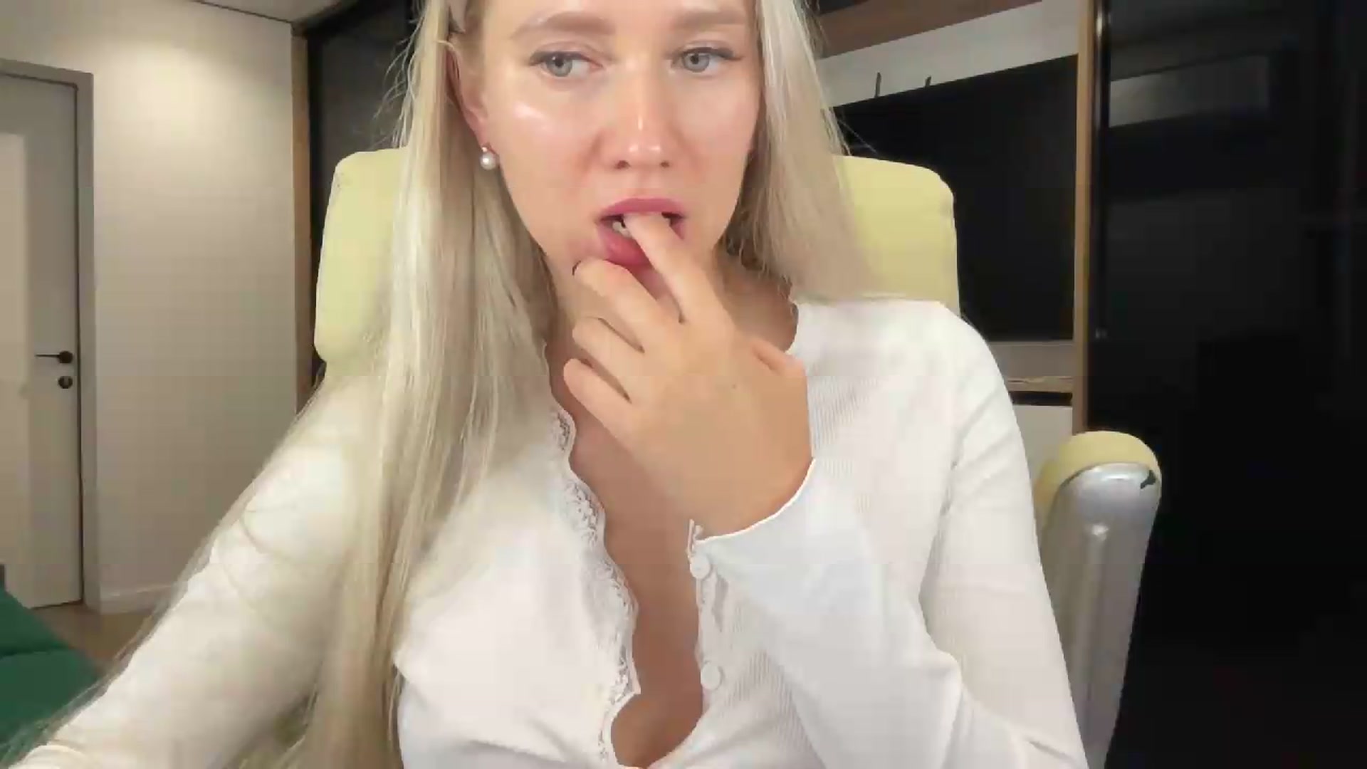 Gallery image thumbnail from Miss_Sylvia's myfreecams stream on, 09/12/2026, 23:24 image 15 of 20