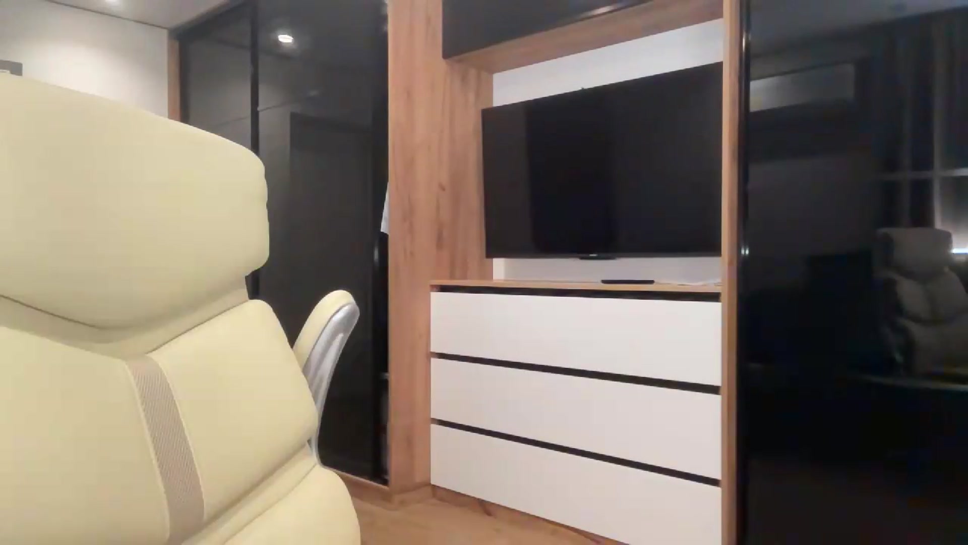 Gallery image thumbnail from Miss_Sylvia's myfreecams stream on, 09/14/2026, 20:03 image 14 of 20