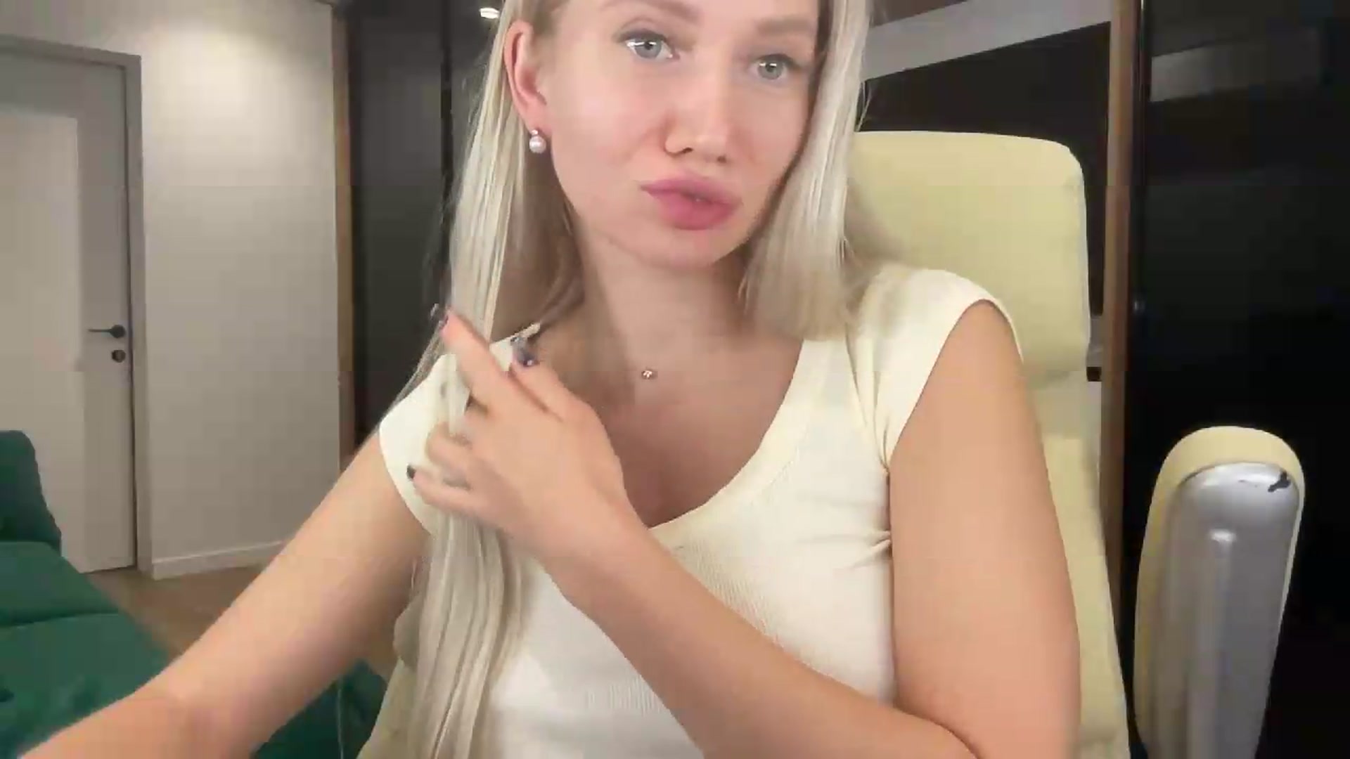 Gallery image thumbnail from Miss_Sylvia's myfreecams stream on, 09/14/2026, 22:27 image 5 of 20