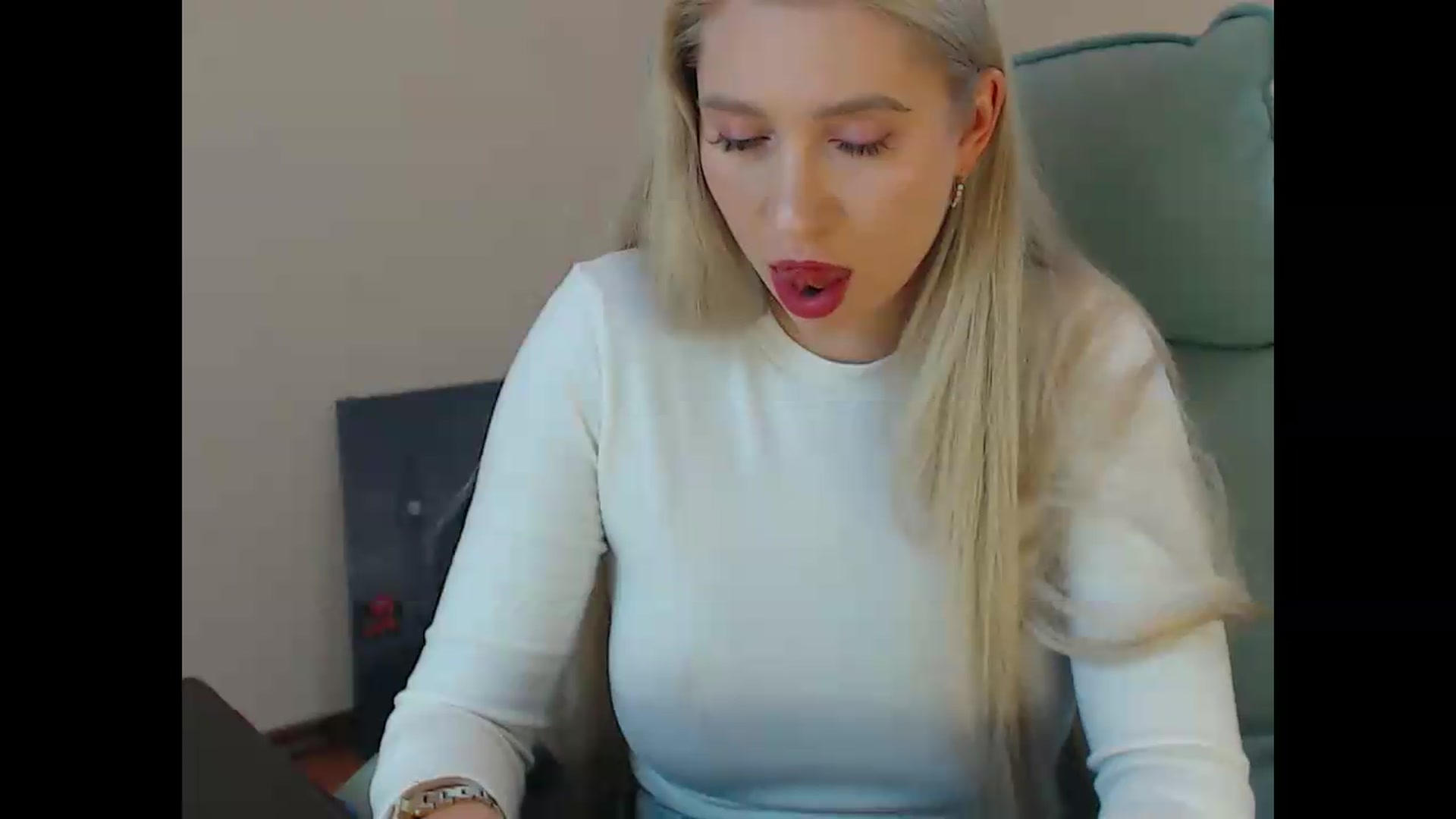 Gallery image thumbnail from Miss_Sylvia's myfreecams stream on, 09/19/2026, 18:45 image 15 of 20