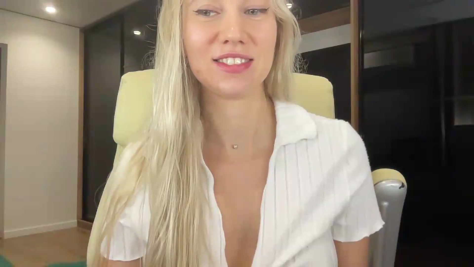 Gallery image thumbnail from Miss_Sylvia's myfreecams stream on, 09/21/2026, 19:33 image 18 of 20