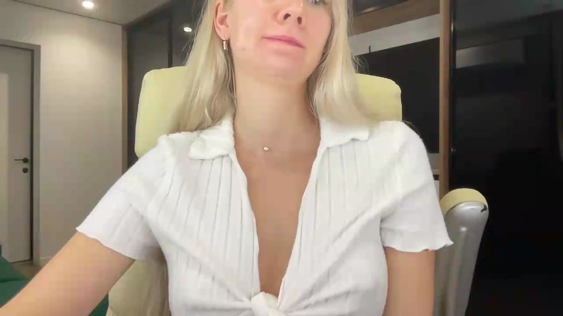 Gallery image thumbnail from Miss_Sylvia's myfreecams stream on, 09/21/2026, 23:14 image 16 of 20