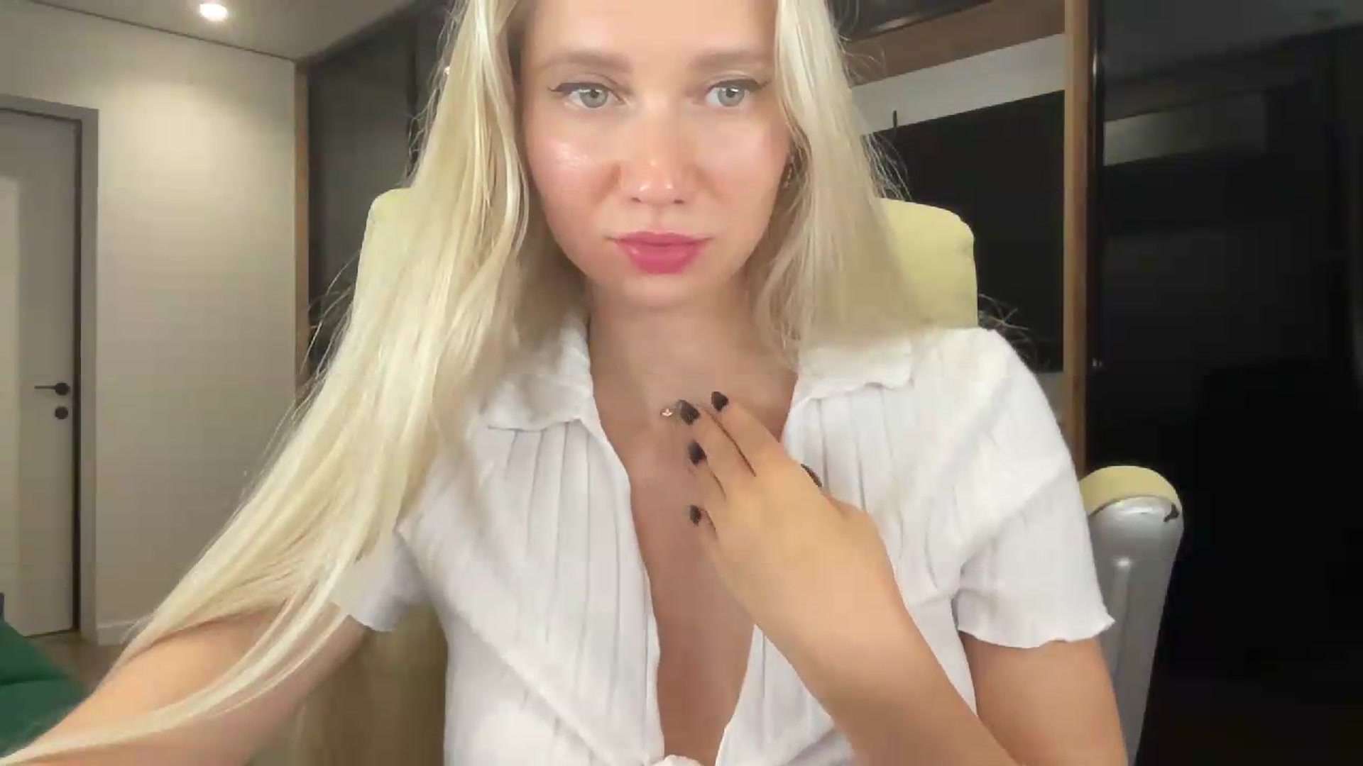 Gallery image thumbnail from Miss_Sylvia's myfreecams stream on, 09/21/2026, 23:14 image 18 of 20
