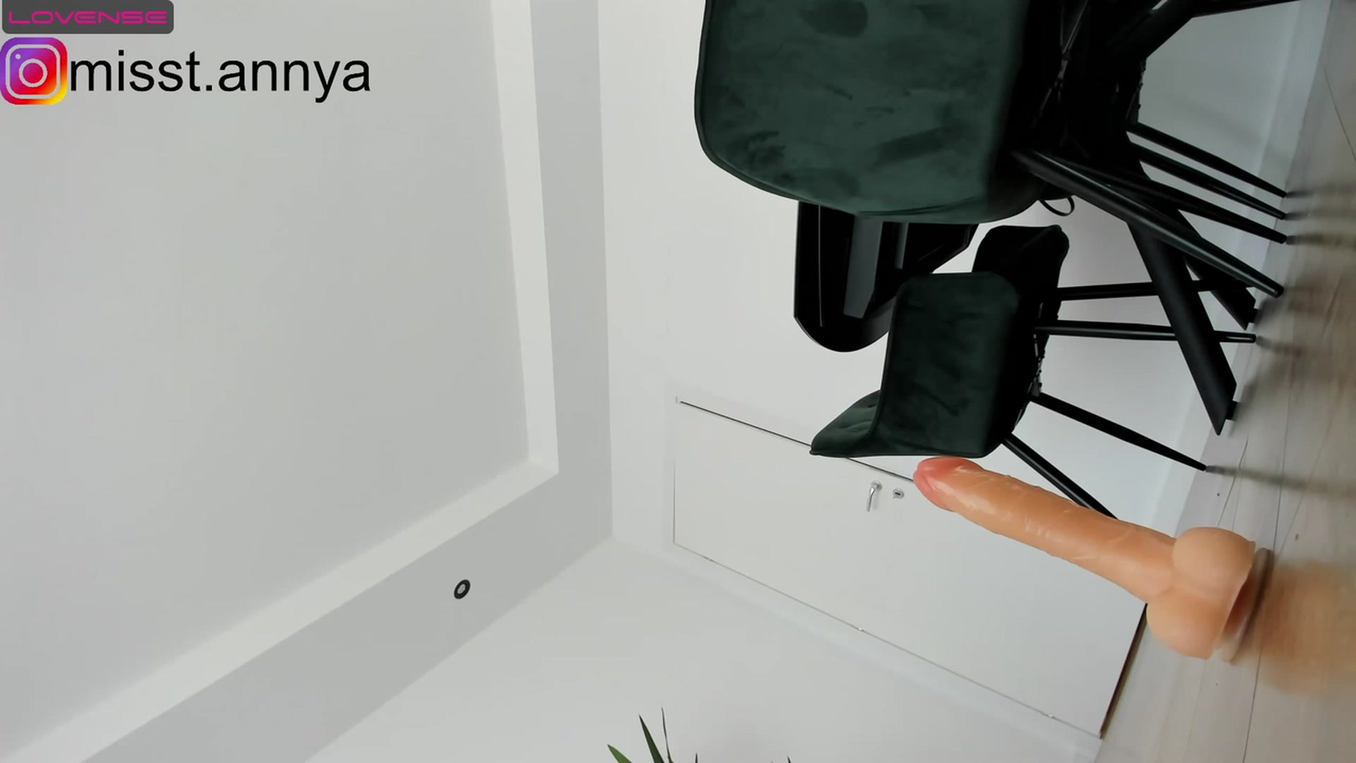Gallery image thumbnail from Miss_Tanya's myfreecams stream on, 05/22/2023, 10:51 image 19 of 20