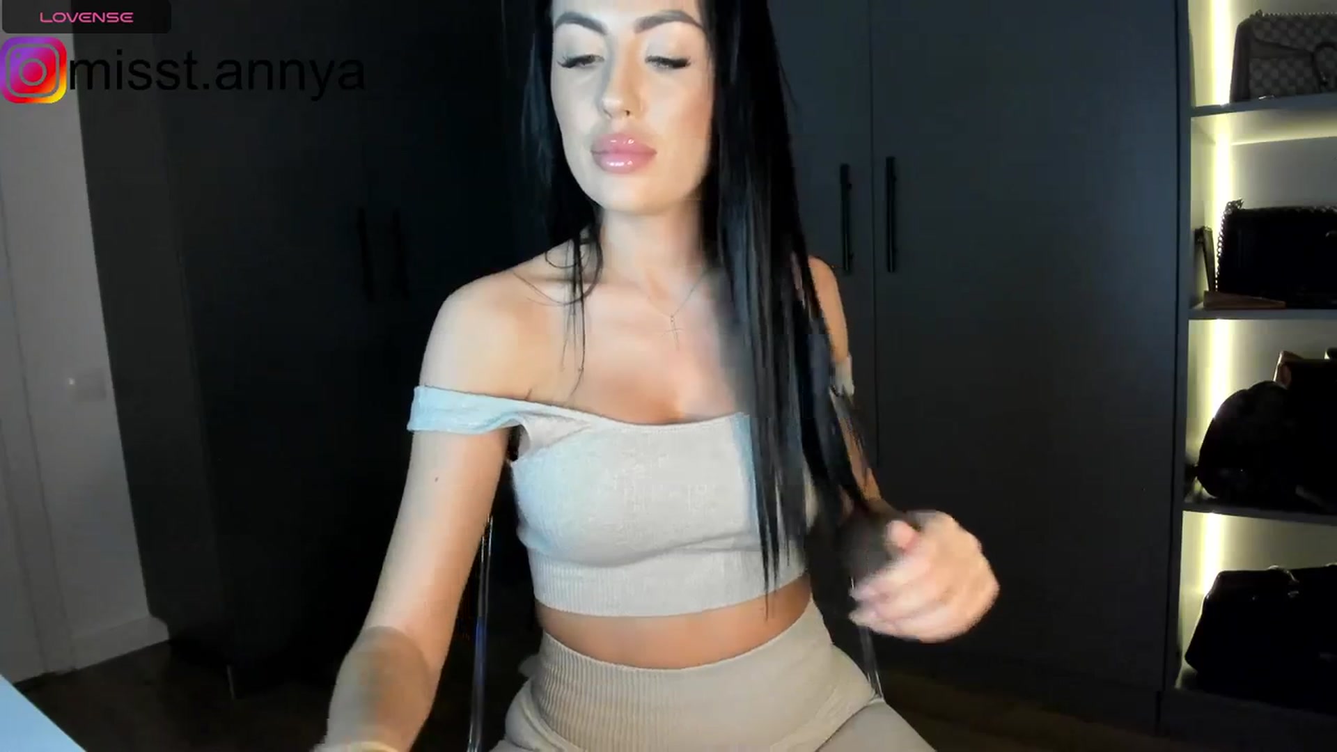 Gallery image thumbnail from Miss_Tanya's myfreecams stream on, 10/09/2023, 18:04 image 13 of 20