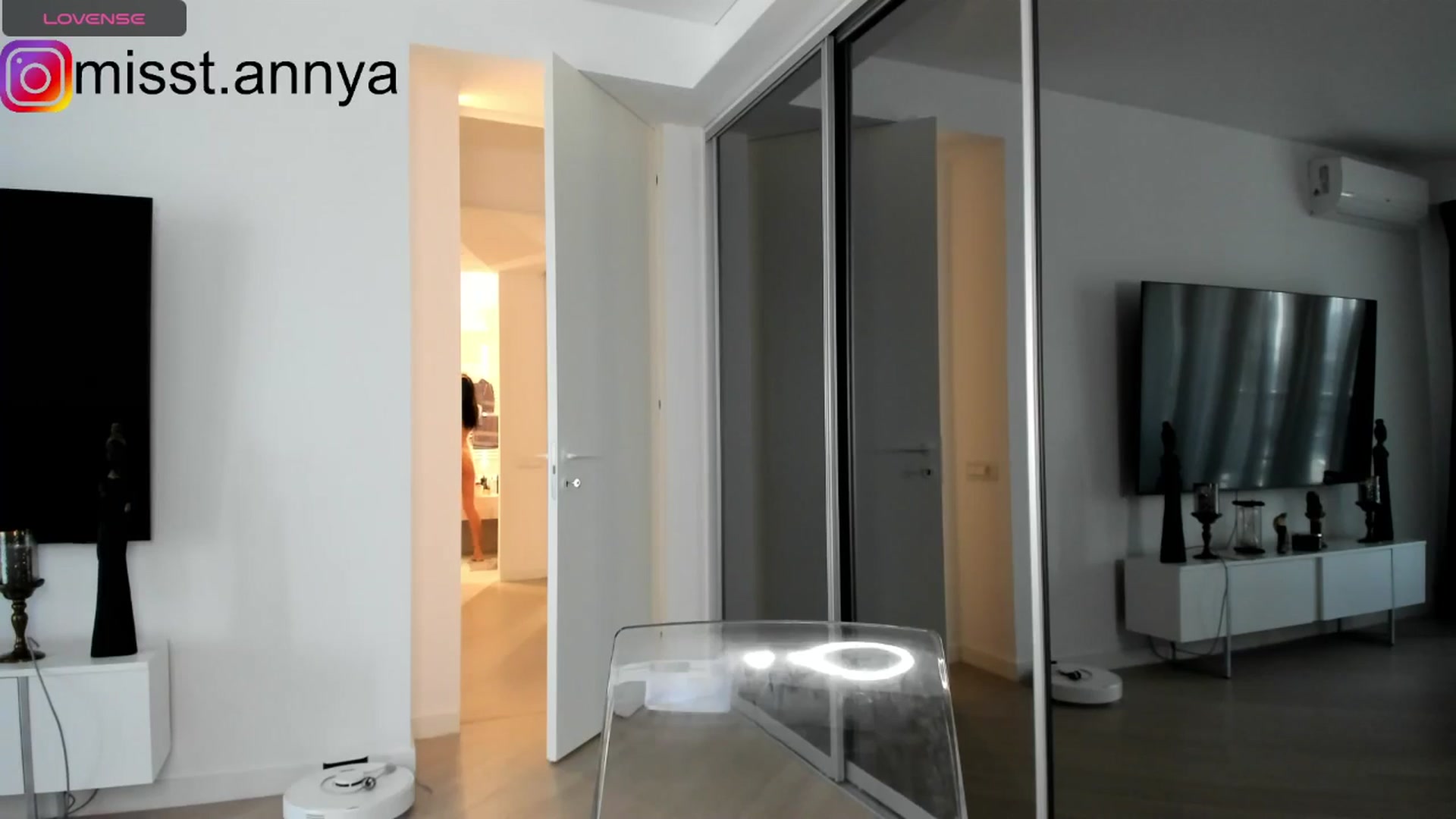 Gallery image thumbnail from Miss_Tanya's myfreecams stream on, 06/22/2024, 10:06 image 9 of 20