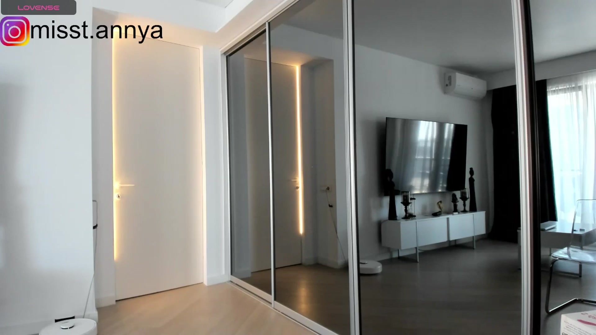 Gallery image thumbnail from Miss_Tanya's myfreecams stream on, 08/08/2024, 11:32 image 10 of 20