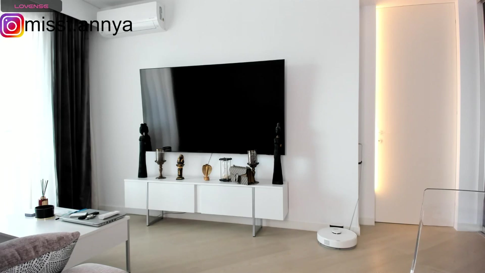 Gallery image thumbnail from Miss_Tanya's myfreecams stream on, 09/16/2024, 12:36 image 13 of 20
