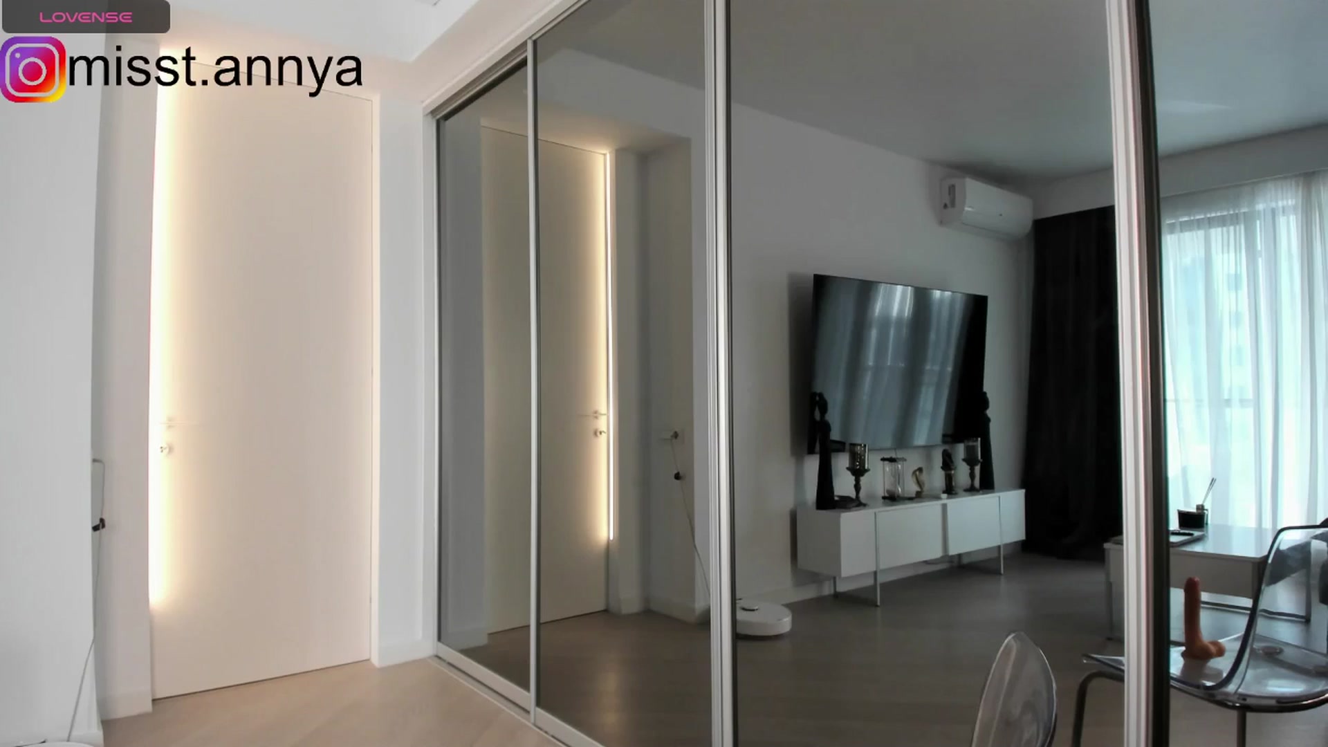 Gallery image thumbnail from Miss_Tanya's myfreecams stream on, 10/09/2024, 12:52 image 15 of 20