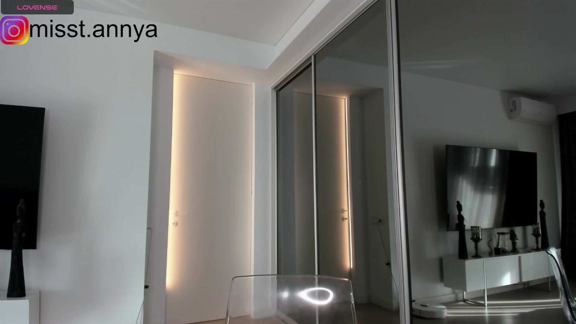 Gallery image thumbnail from Miss_Tanya's myfreecams stream on, 11/21/2024, 13:36 image 15 of 20
