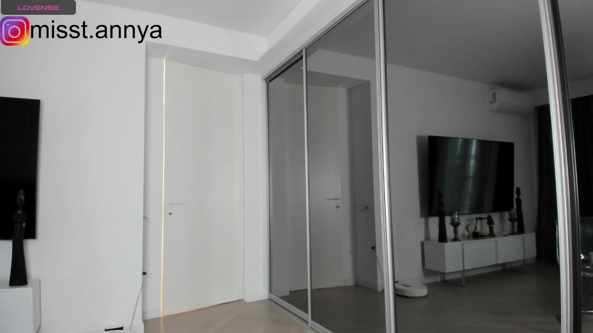 Gallery image thumbnail from Miss_Tanya's myfreecams stream on, 11/22/2024, 14:18 image 10 of 20