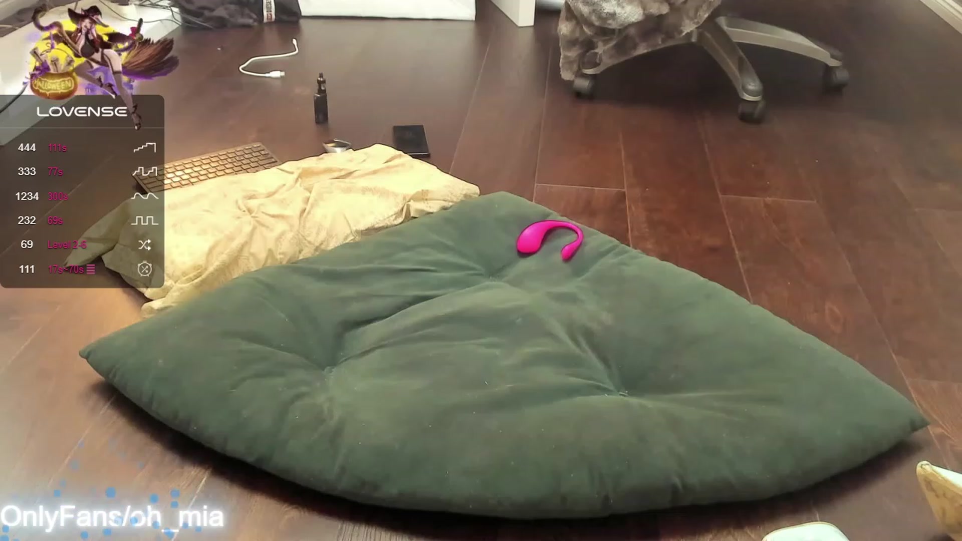 Gallery image thumbnail from Miss_Ugly's myfreecams stream on, 10/28/2023, 08:34 image 8 of 20