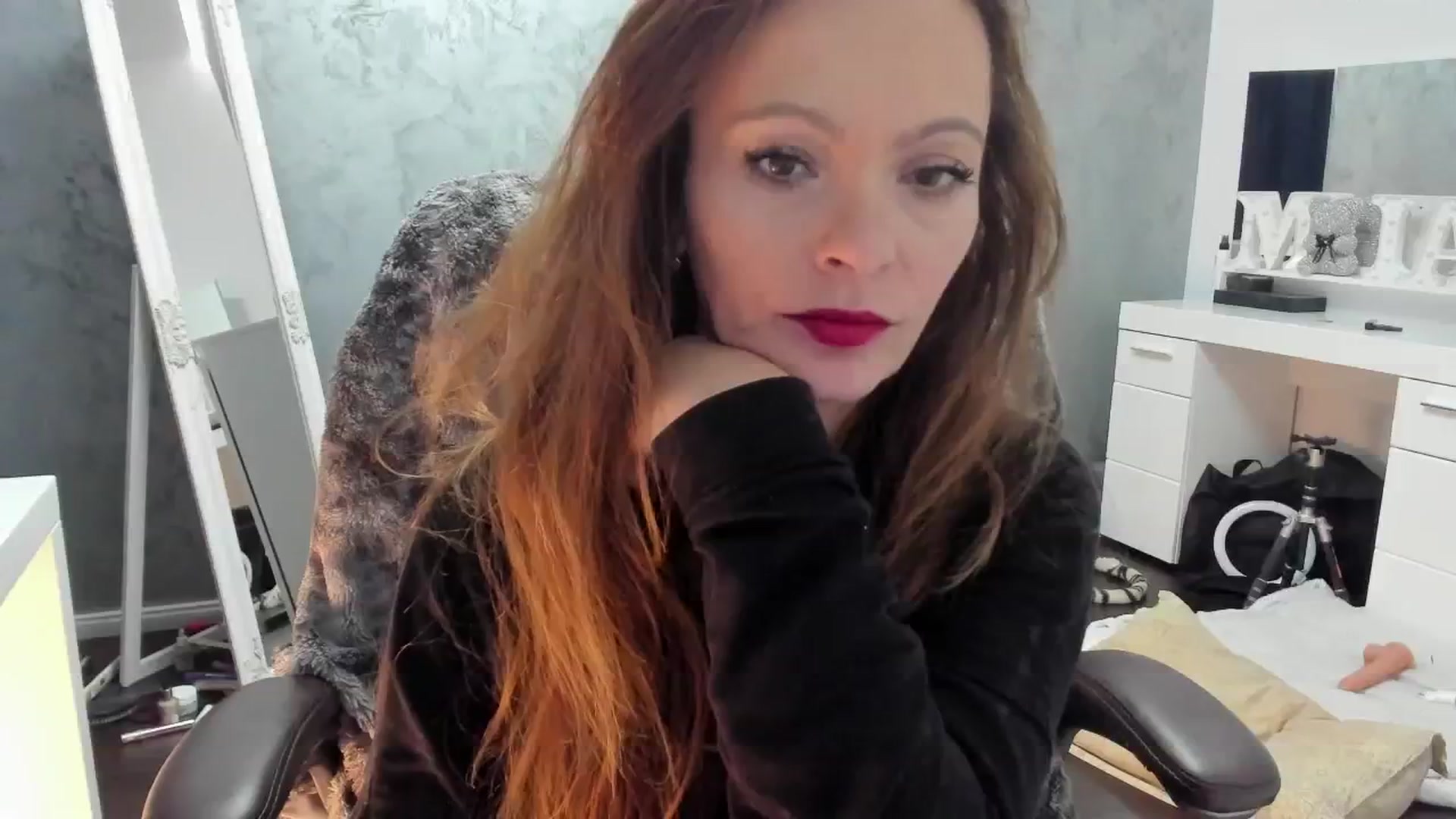 Gallery image thumbnail from Miss_Ugly's myfreecams stream on, 11/13/2024, 12:17 image 18 of 20