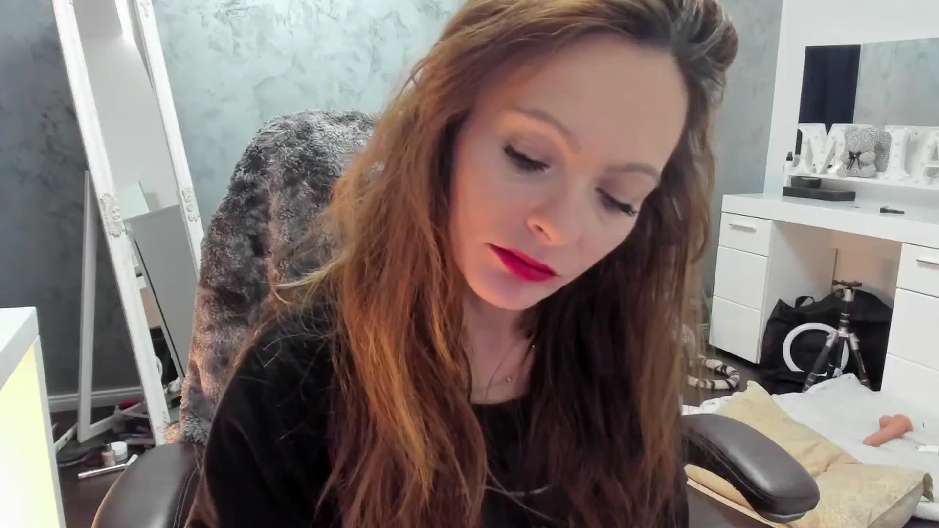 Gallery image thumbnail from Miss_Ugly's myfreecams stream on, 11/13/2024, 12:17 image 17 of 20