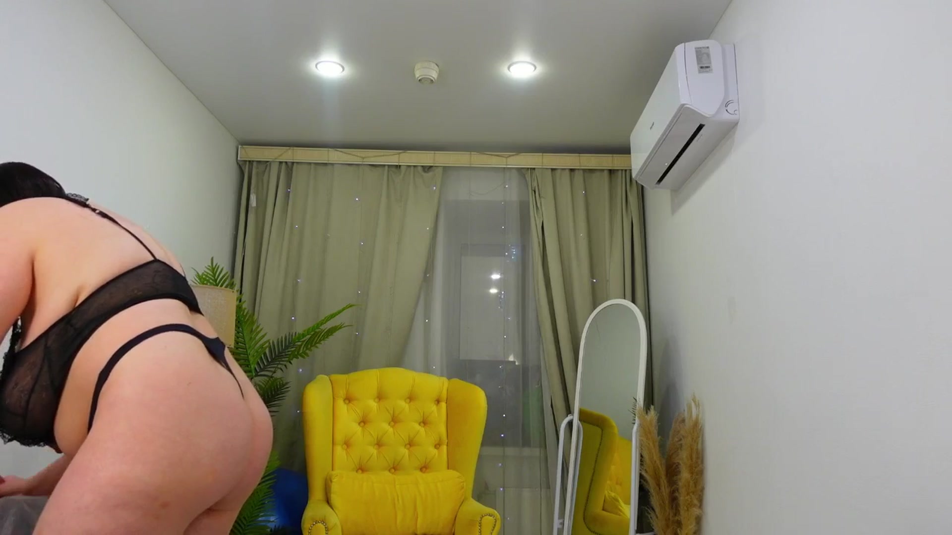 Gallery image thumbnail from Miss_XXXL's myfreecams stream on, 04/23/2026, 18:08 image 18 of 20