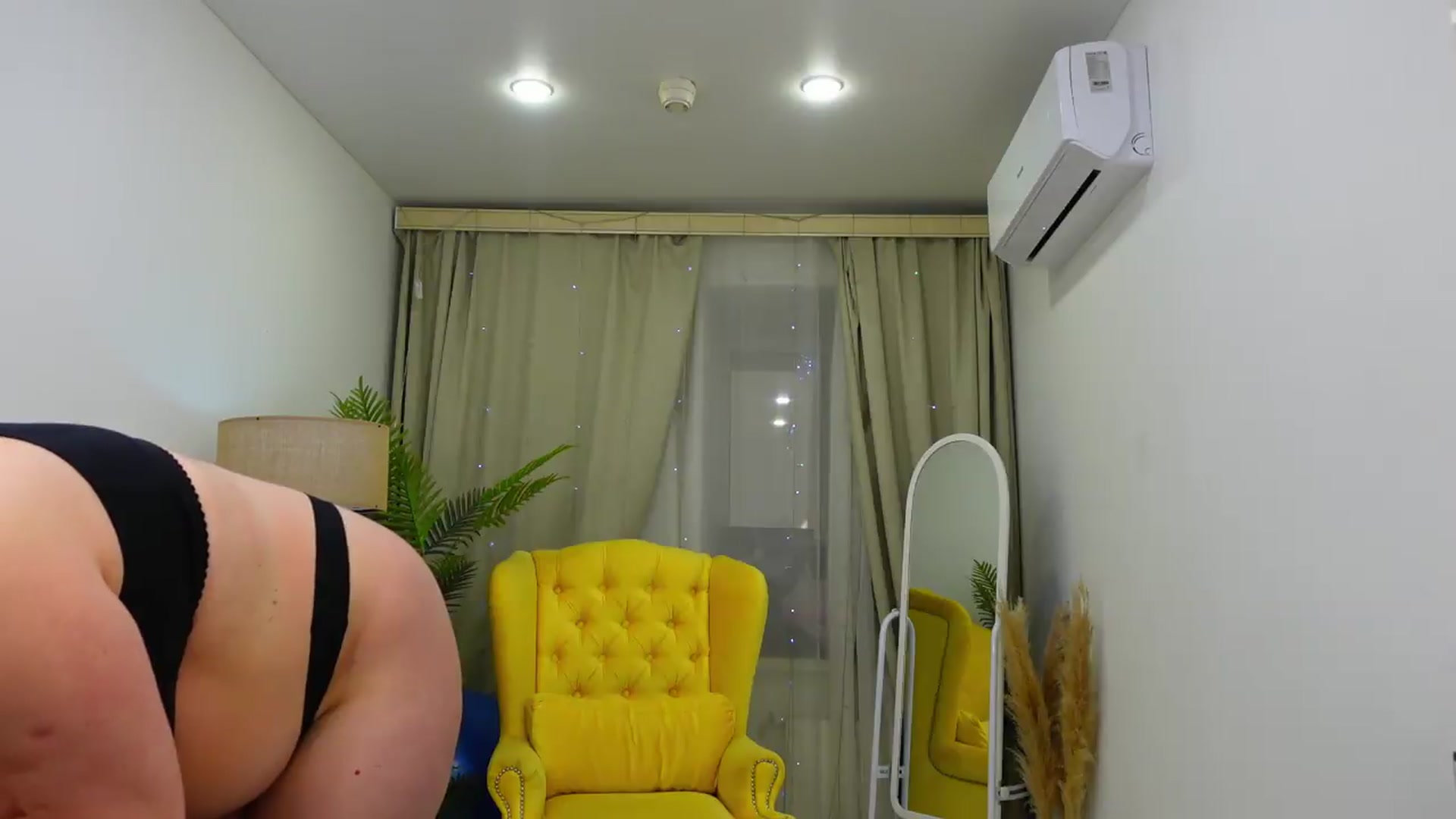 Gallery image thumbnail from Miss_XXXL's myfreecams stream on, 05/05/2026, 19:10 image 17 of 20