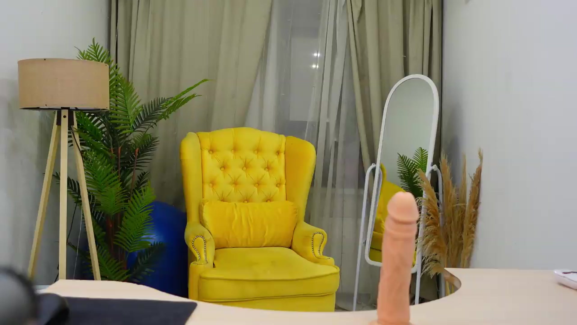 Gallery image thumbnail from Miss_XXXL's myfreecams stream on, 08/05/2026, 16:36 image 19 of 20