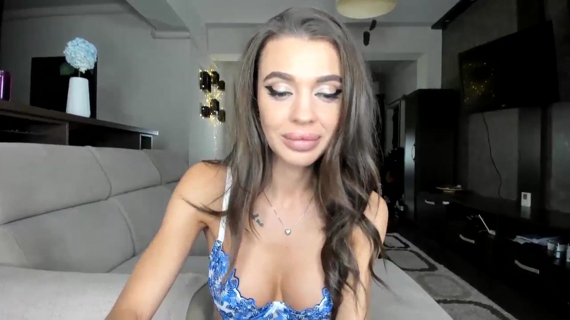 Gallery image thumbnail from Miss_X_'s myfreecams stream on, 10/31/2024, 16:12 image 8 of 20