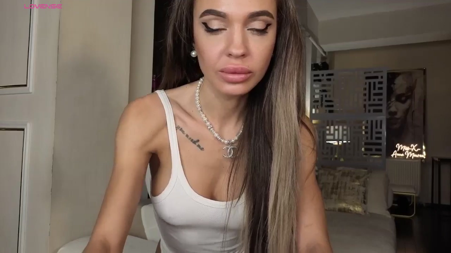 Gallery image thumbnail from Miss_X_'s myfreecams stream on, 11/30/2025, 17:09 image 18 of 20