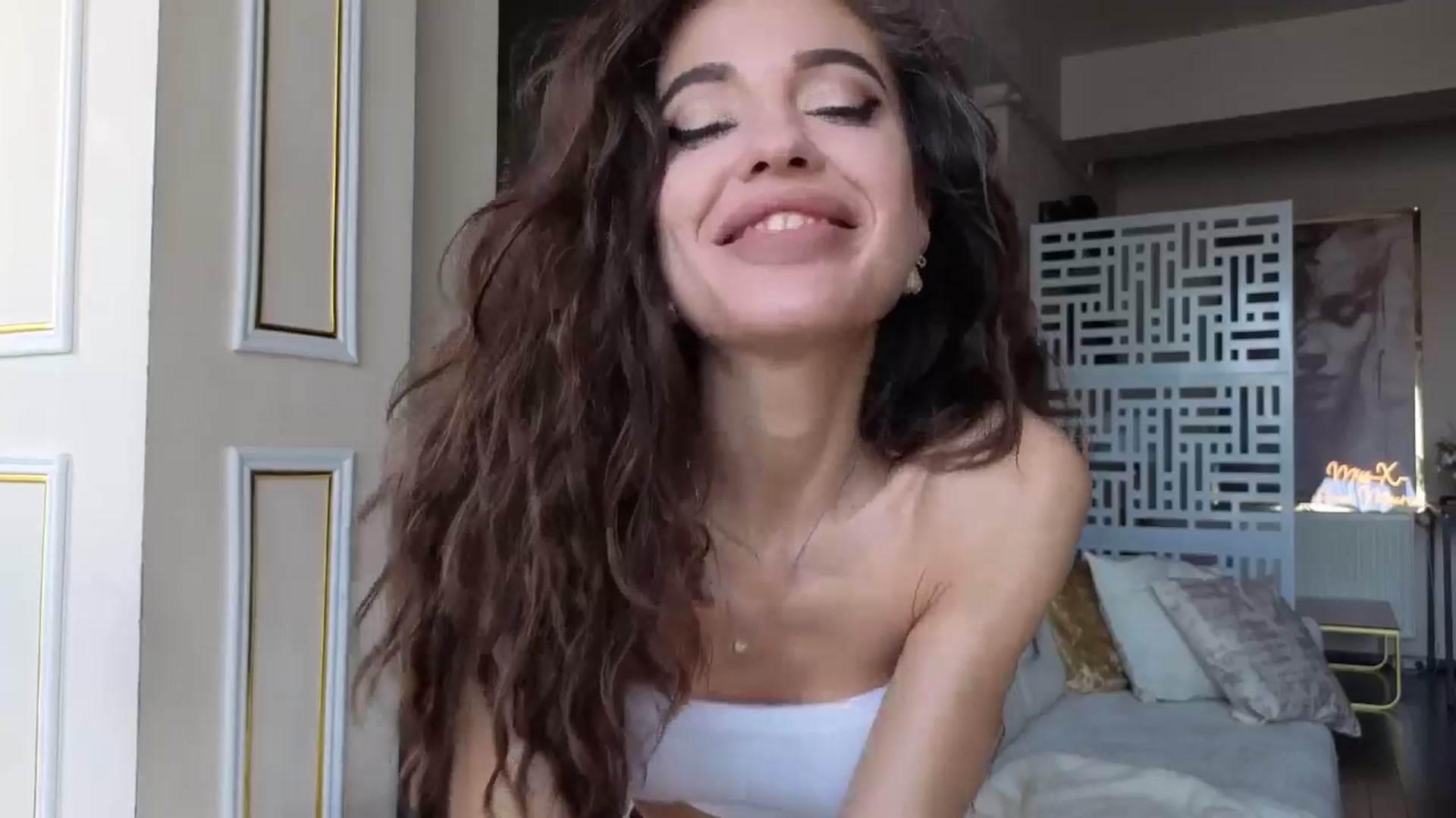 Gallery image thumbnail from Miss_X_'s myfreecams stream on, 04/15/2026, 15:33 image 9 of 20