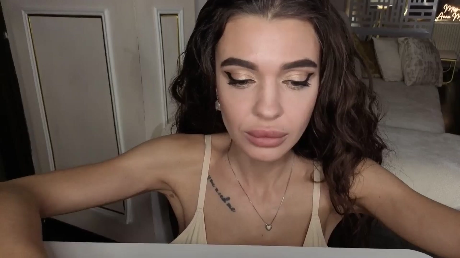 Gallery image thumbnail from Miss_X_'s myfreecams stream on, 04/17/2026, 17:40 image 17 of 20