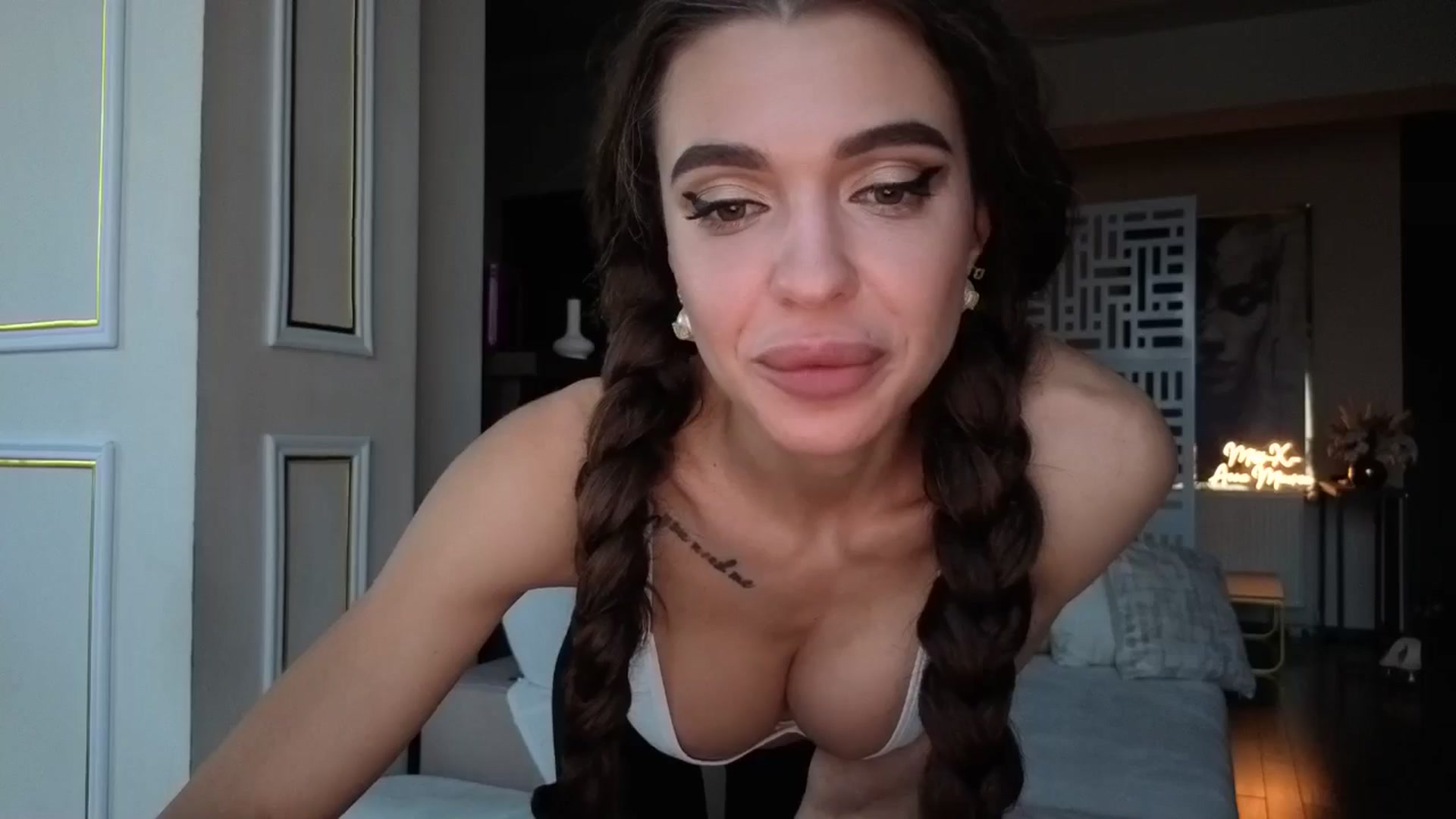 Gallery image thumbnail from Miss_X_'s myfreecams stream on, 04/26/2026, 17:29 image 18 of 20