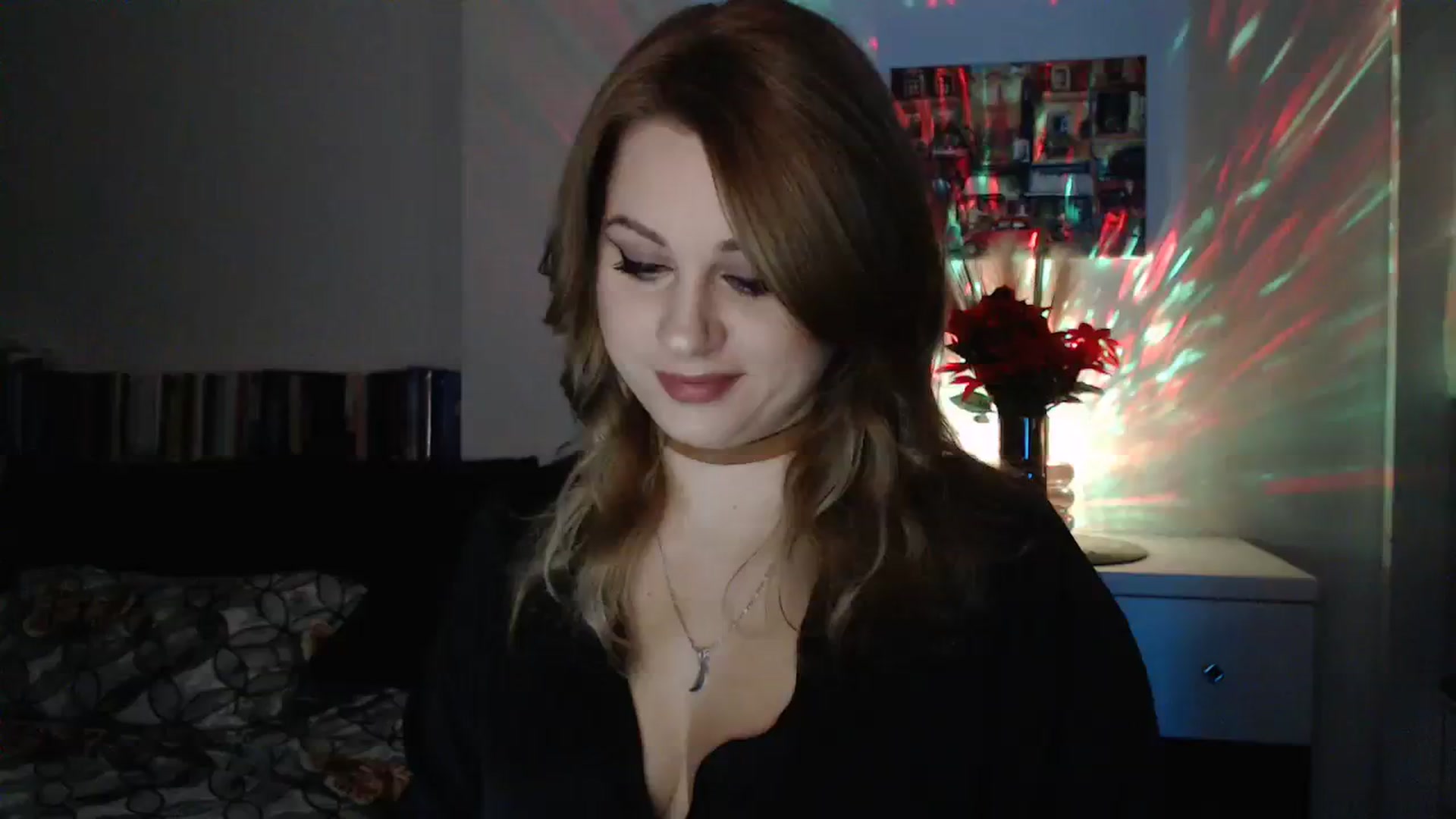 Gallery image thumbnail from Miss_Xmas's myfreecams stream on, 12/25/2023, 24:13 image 14 of 20
