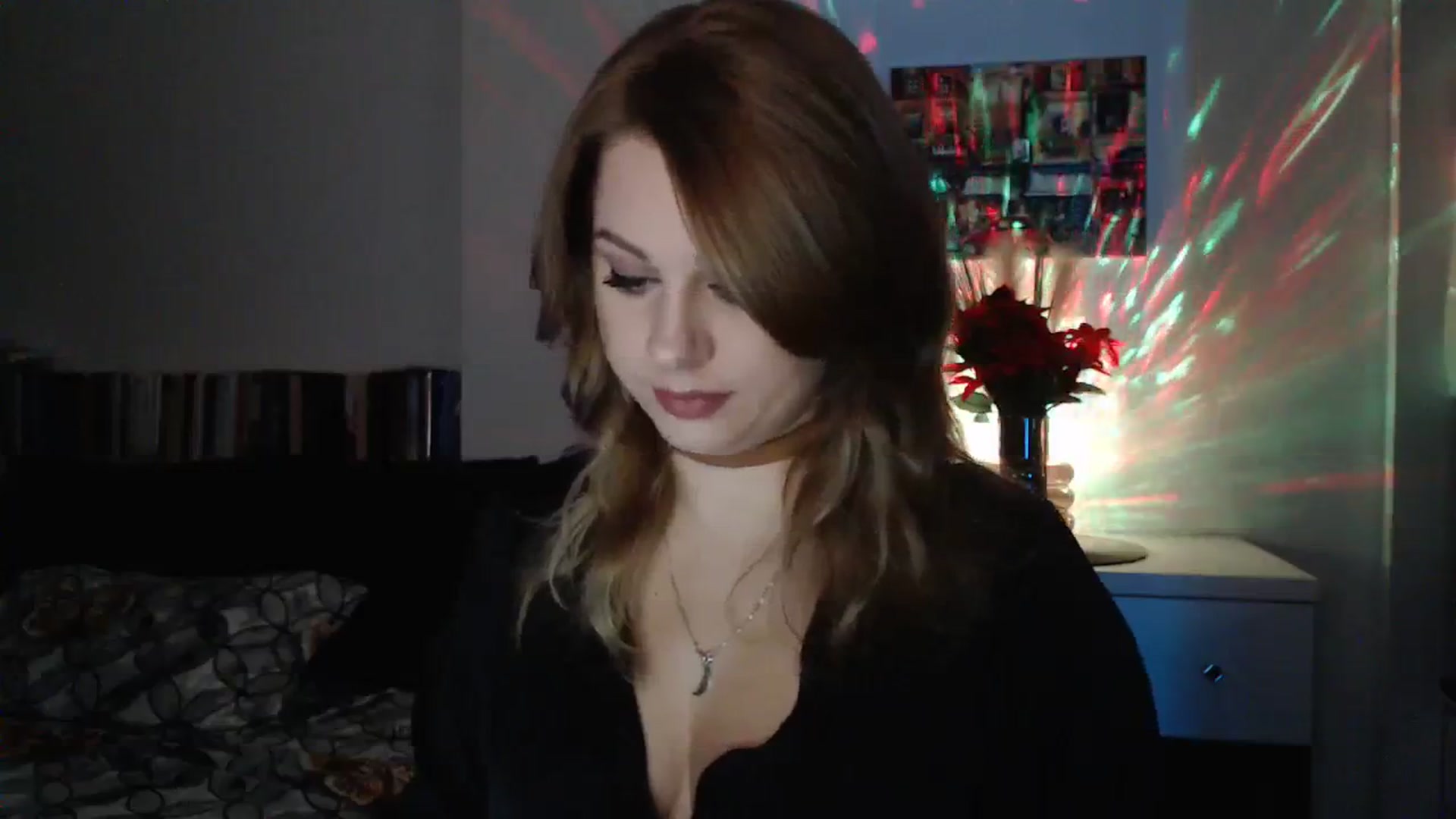 Gallery image thumbnail from Miss_Xmas's myfreecams stream on, 12/25/2023, 24:13 image 16 of 20
