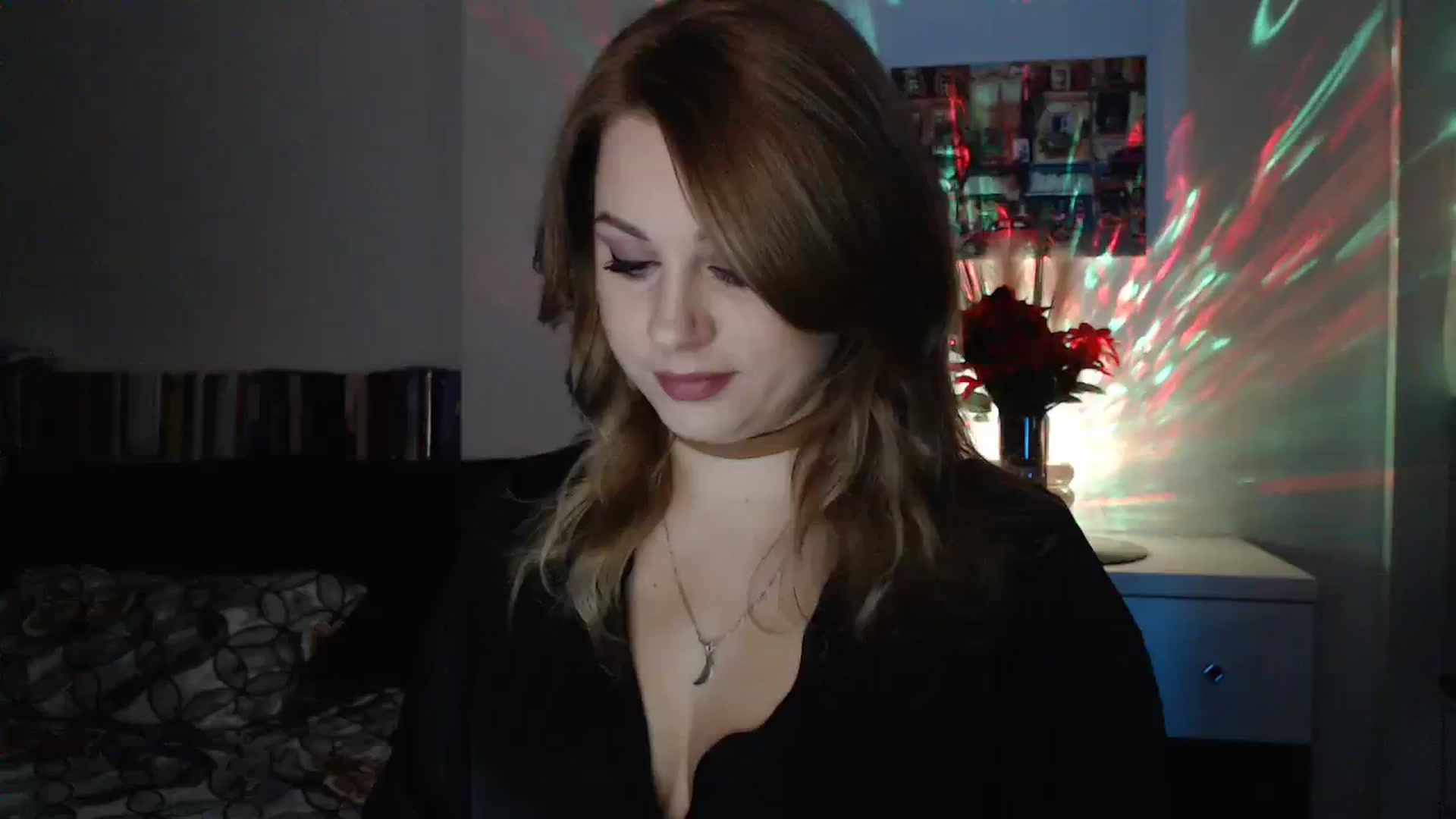 Gallery image thumbnail from Miss_Xmas's myfreecams stream on, 12/25/2023, 24:13 image 8 of 20