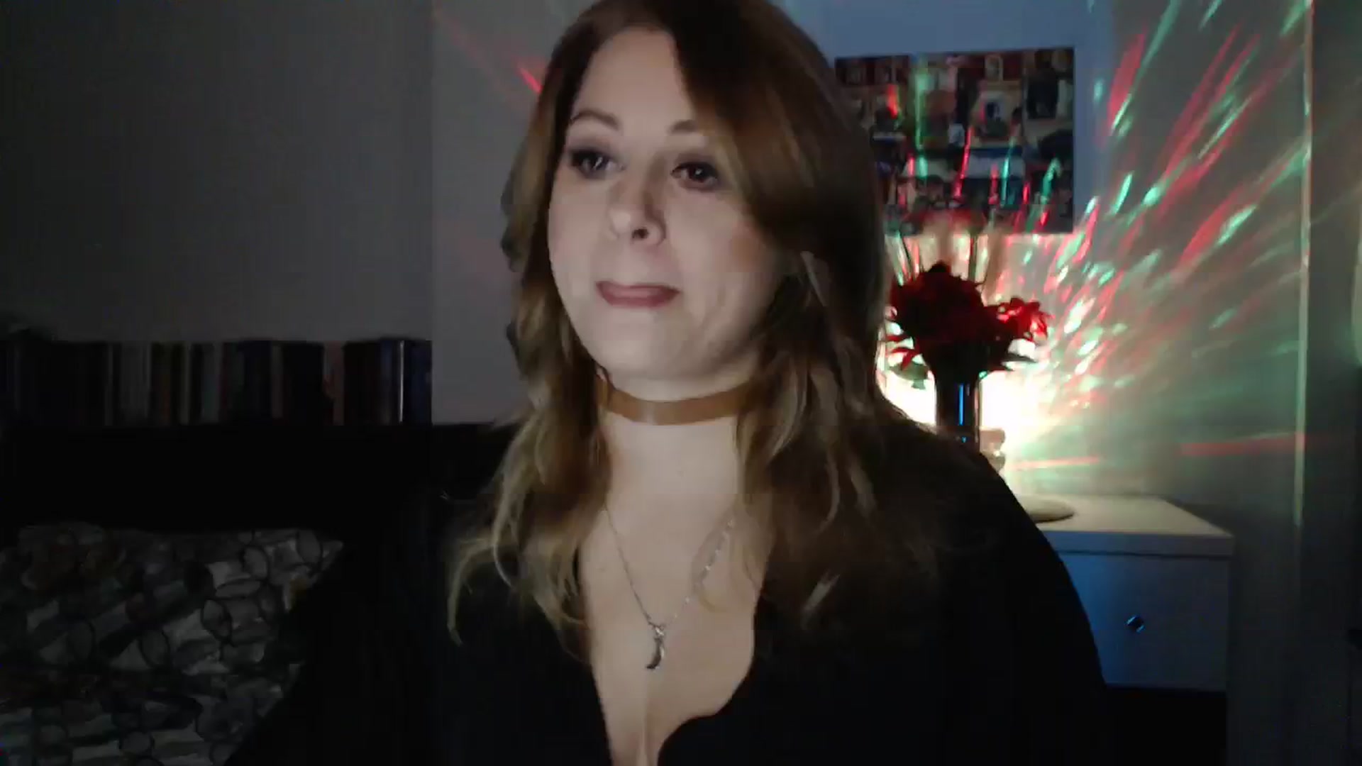 Gallery image thumbnail from Miss_Xmas's myfreecams stream on, 12/25/2023, 24:13 image 11 of 20