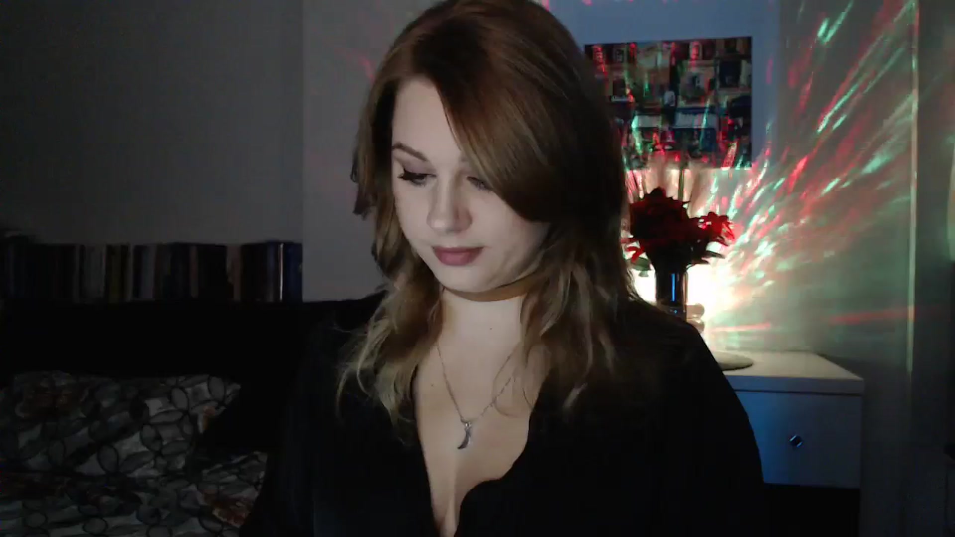 Gallery image thumbnail from Miss_Xmas's myfreecams stream on, 12/25/2023, 24:13 image 9 of 20