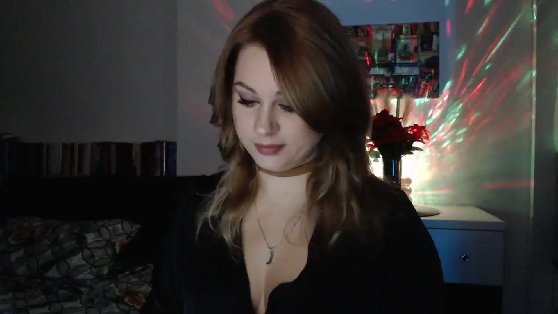Gallery image thumbnail from Miss_Xmas's myfreecams stream on, 12/25/2023, 24:13 image 10 of 20