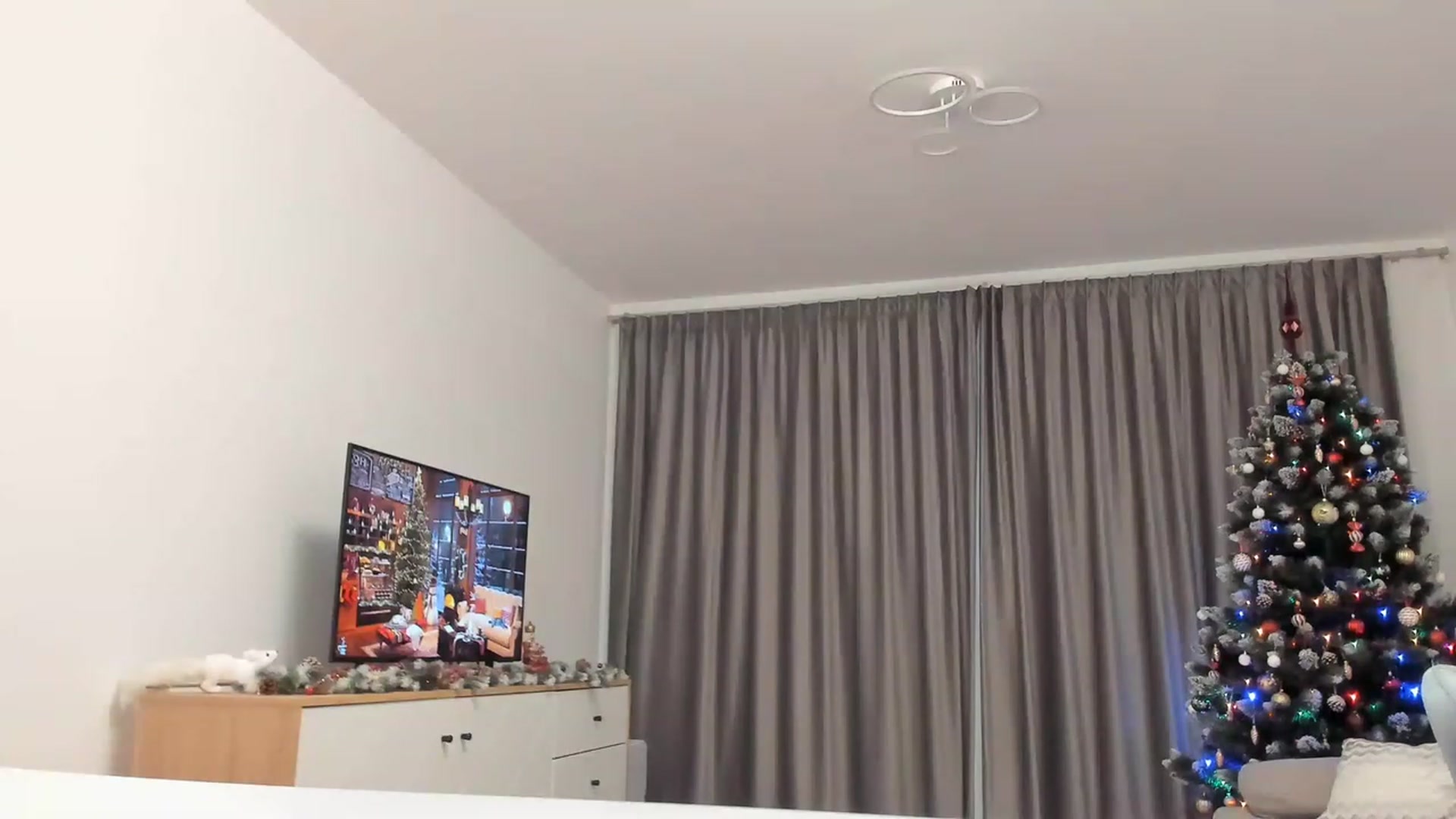 Gallery image thumbnail from Miss__A's myfreecams stream on, 12/25/2022, 07:27 image 11 of 20