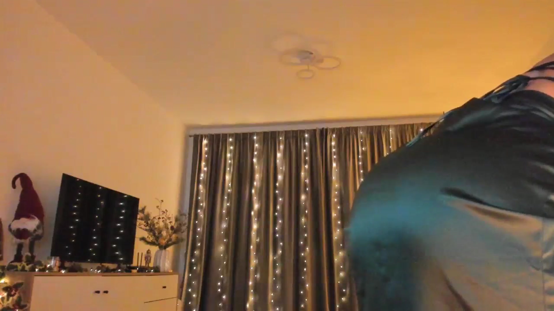 Gallery image thumbnail from Miss__A's myfreecams stream on, 12/25/2023, 24:01 image 14 of 20