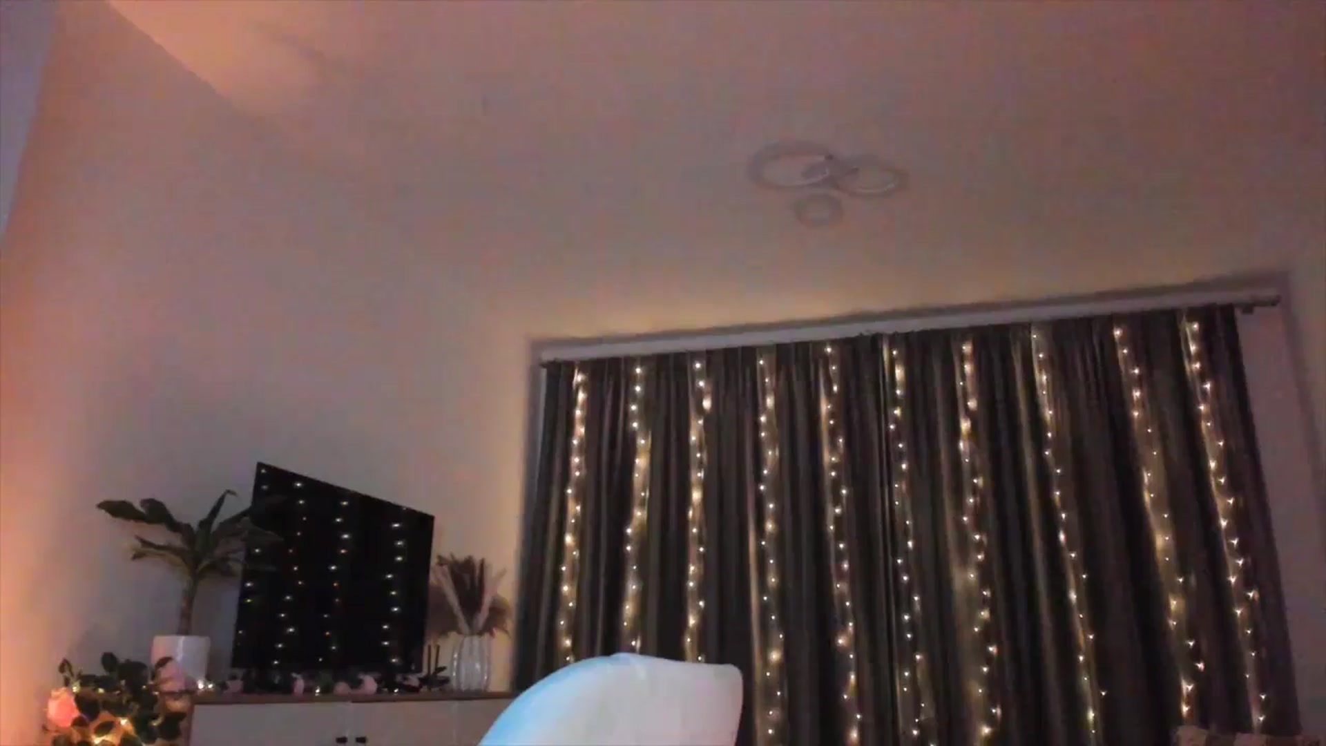 Gallery image thumbnail from Miss__A's myfreecams stream on, 04/22/2024, 02:55 image 13 of 20